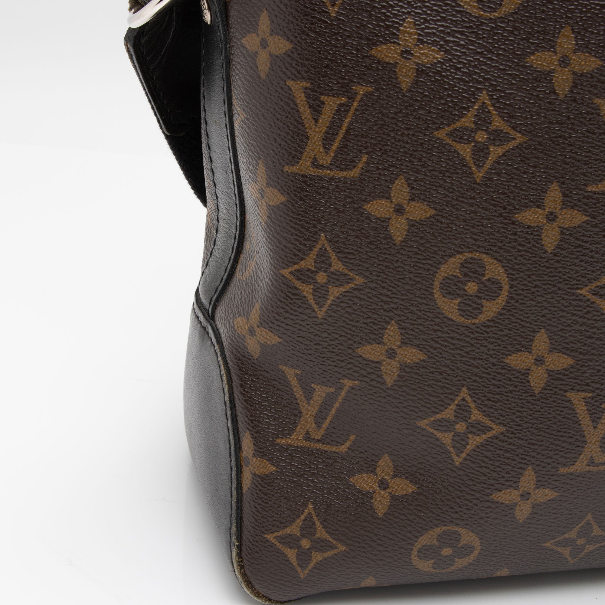 Louis Vuitton Monogram Canvas Macassar Torres Messenger Bag (SHF-0IhoOy)