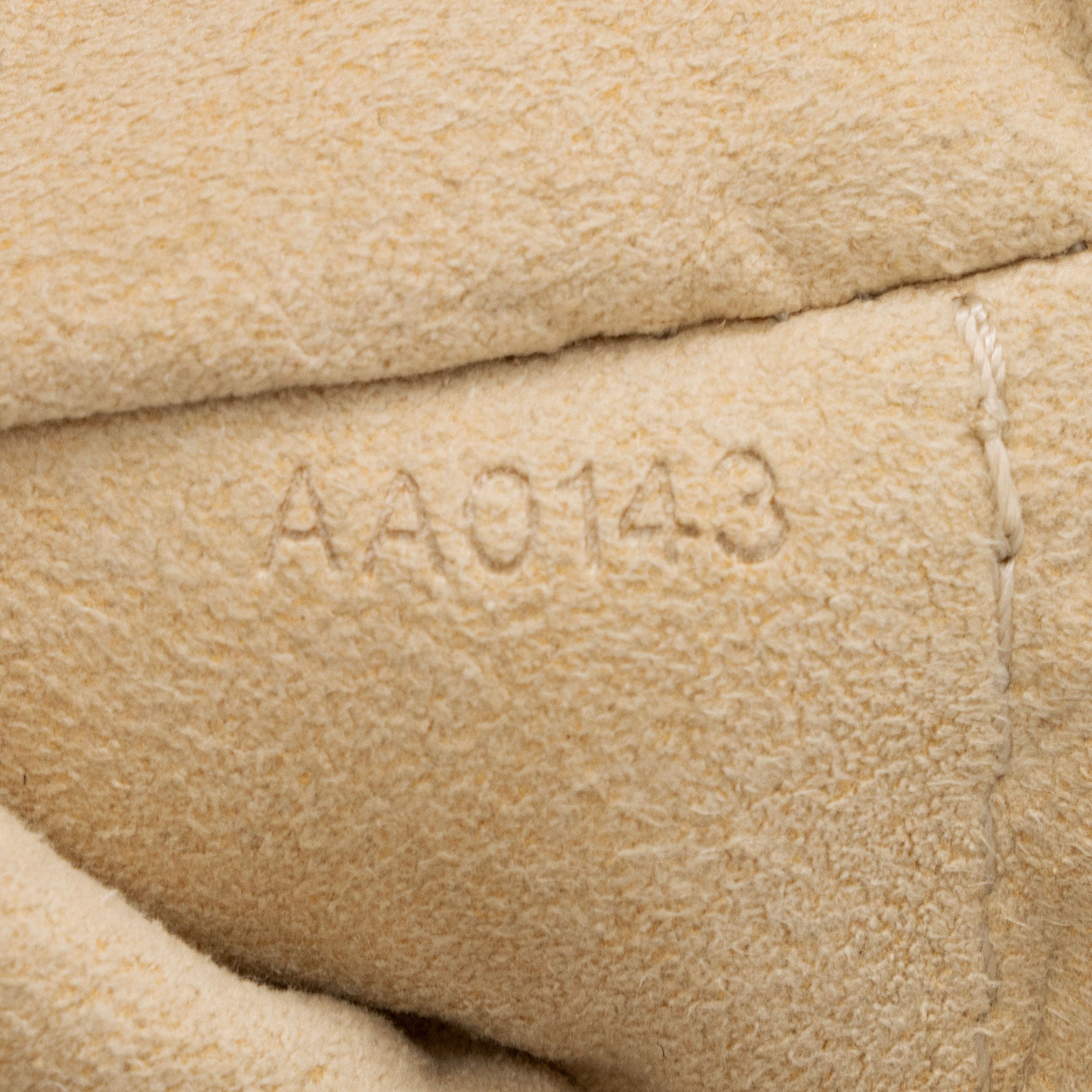 Louis Vuitton Monogram Canvas Milla MM Pochette (SHF-SUsMut)