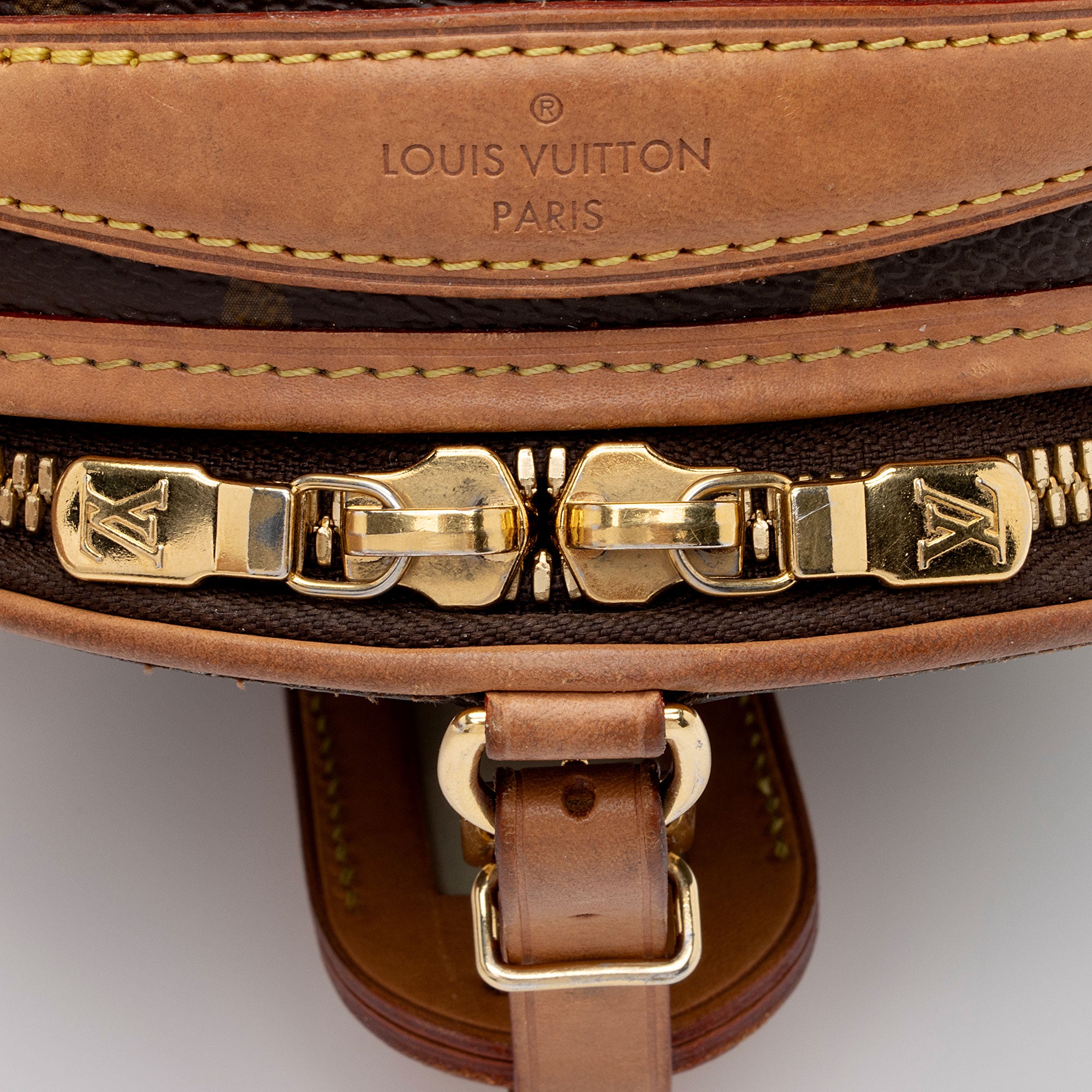 Louis Vuitton Monogram Canvas Mini Boite Chapeau Shoulder Bag (SHF-qOsZmz)