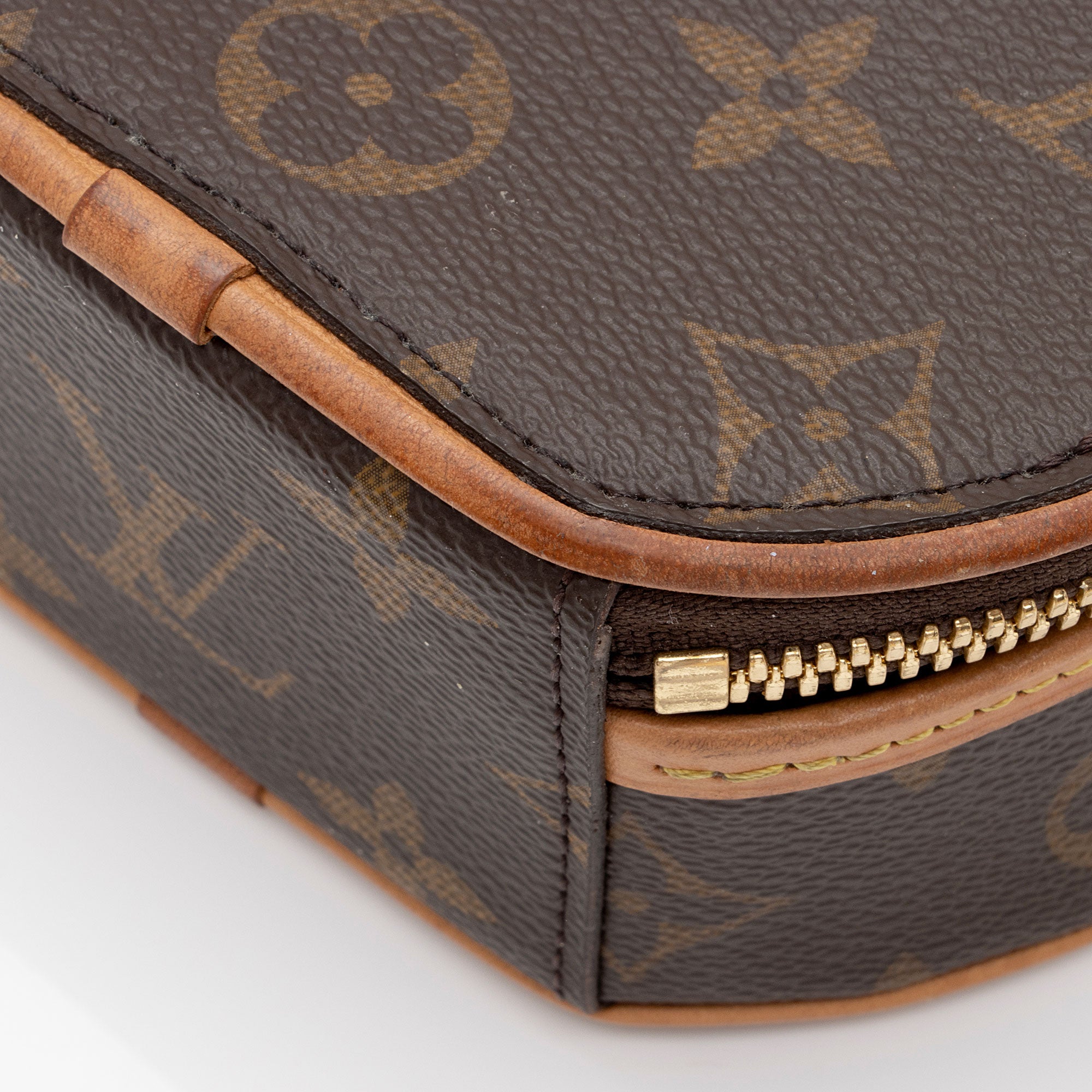 Louis Vuitton Monogram Canvas Mini Boite Chapeau Shoulder Bag (SHF-qOsZmz)