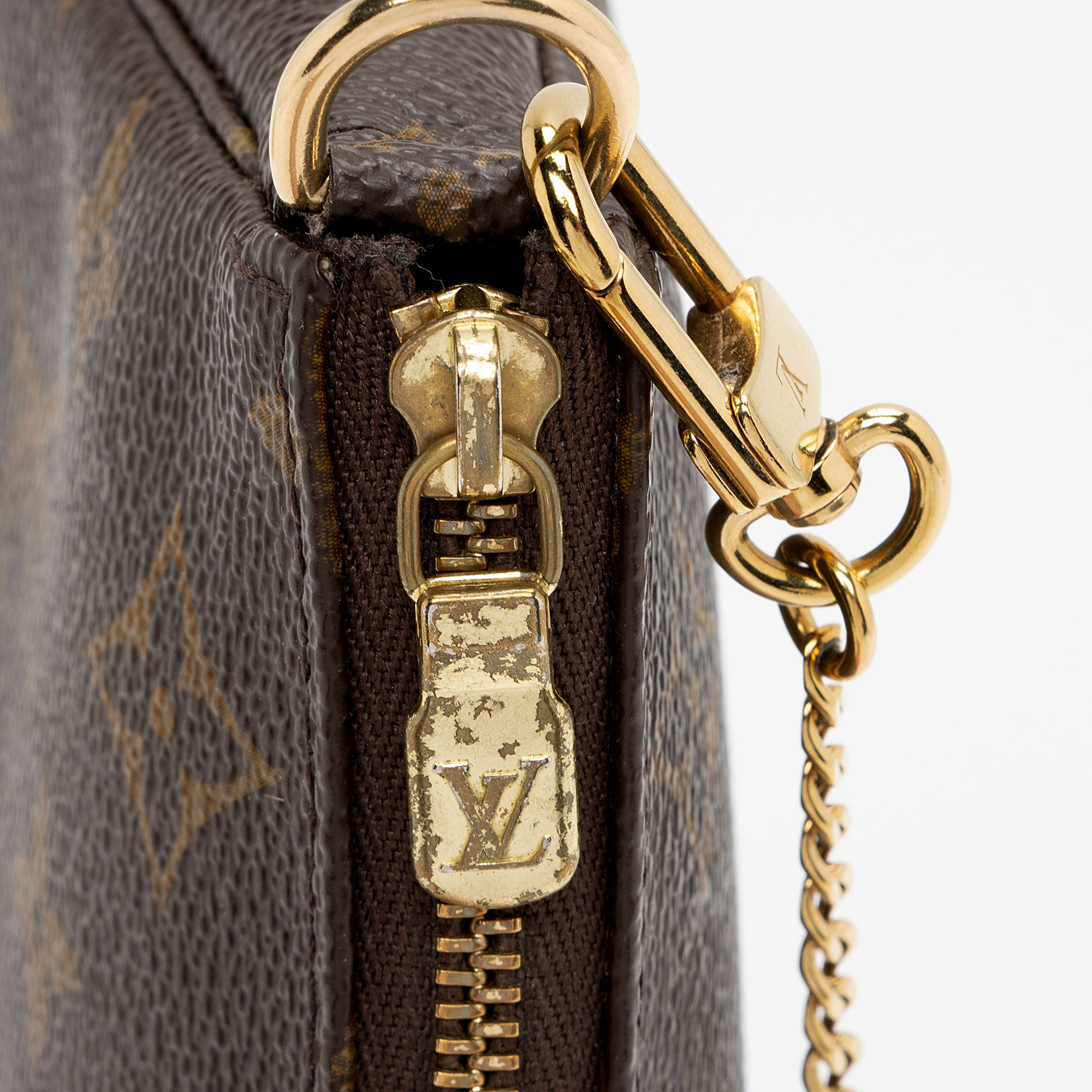 Louis Vuitton Monogram Canvas Mini Pochette Accessoires (SHF-s84SHR)