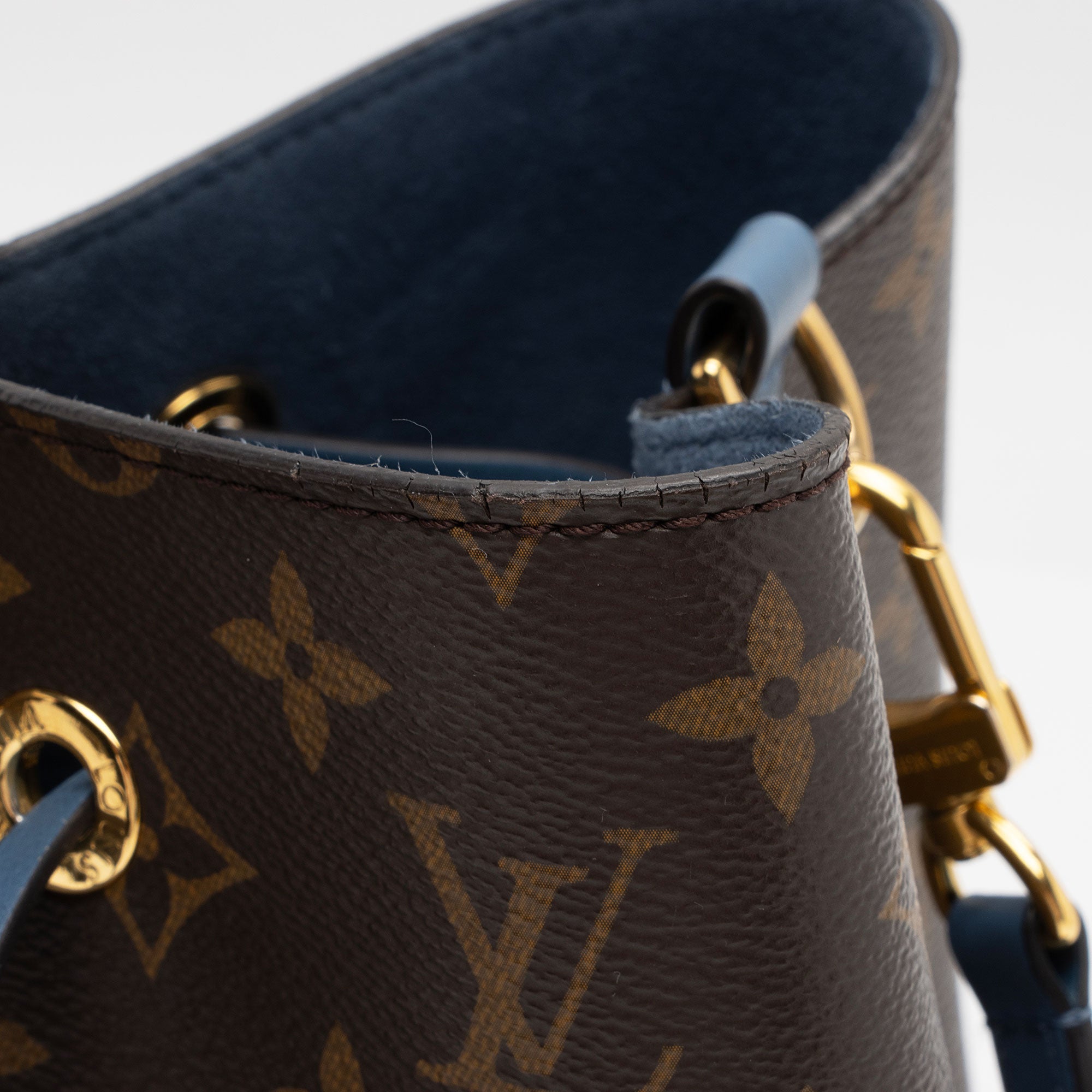 Louis Vuitton Monogram Canvas Neonoe Shoulder Bag (SHF-hyKvaa)