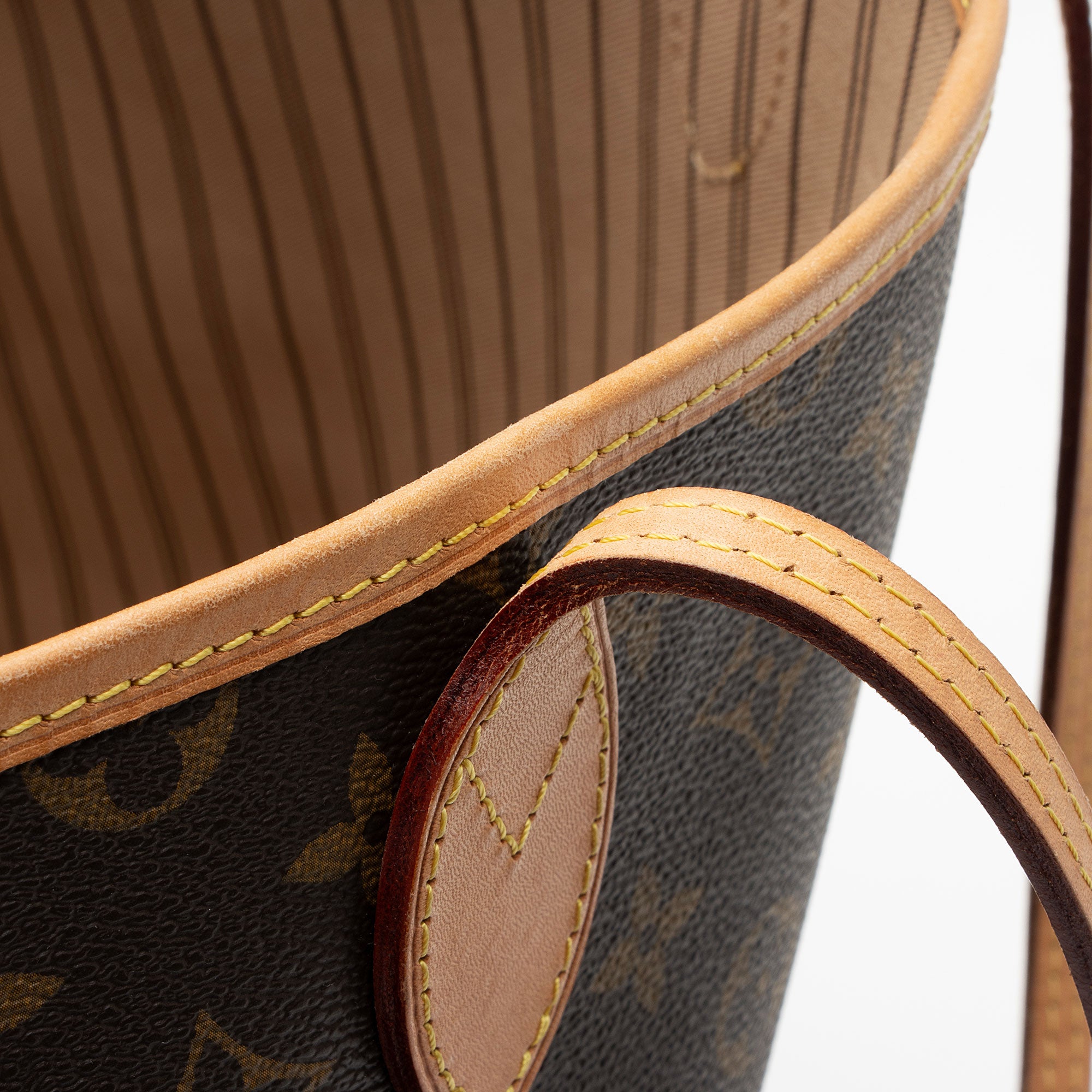 Louis Vuitton Monogram Canvas Neverfull GM Tote (SHF-JXI3Rz)