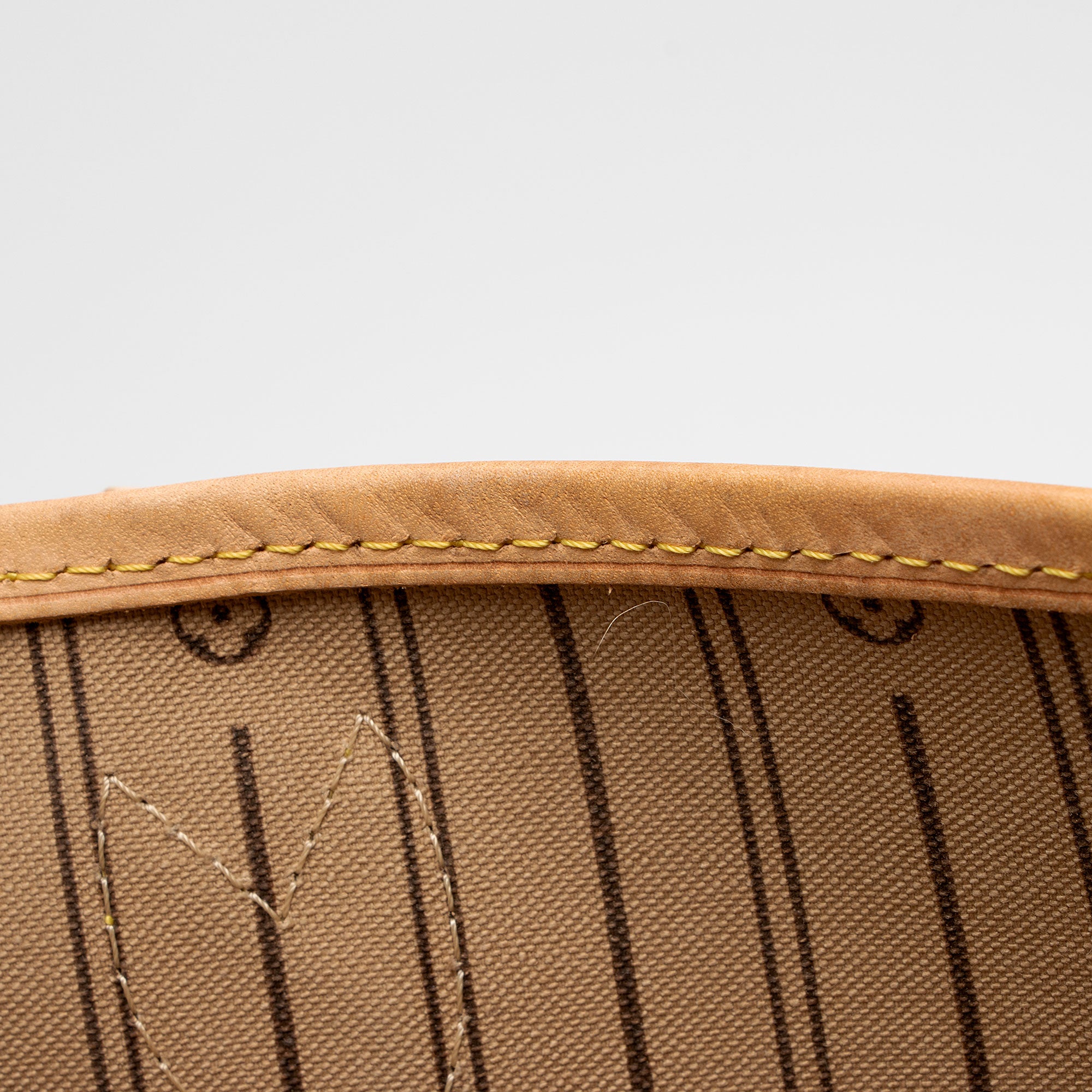 Louis Vuitton Monogram Canvas Neverfull GM Tote (SHF-n869XF)