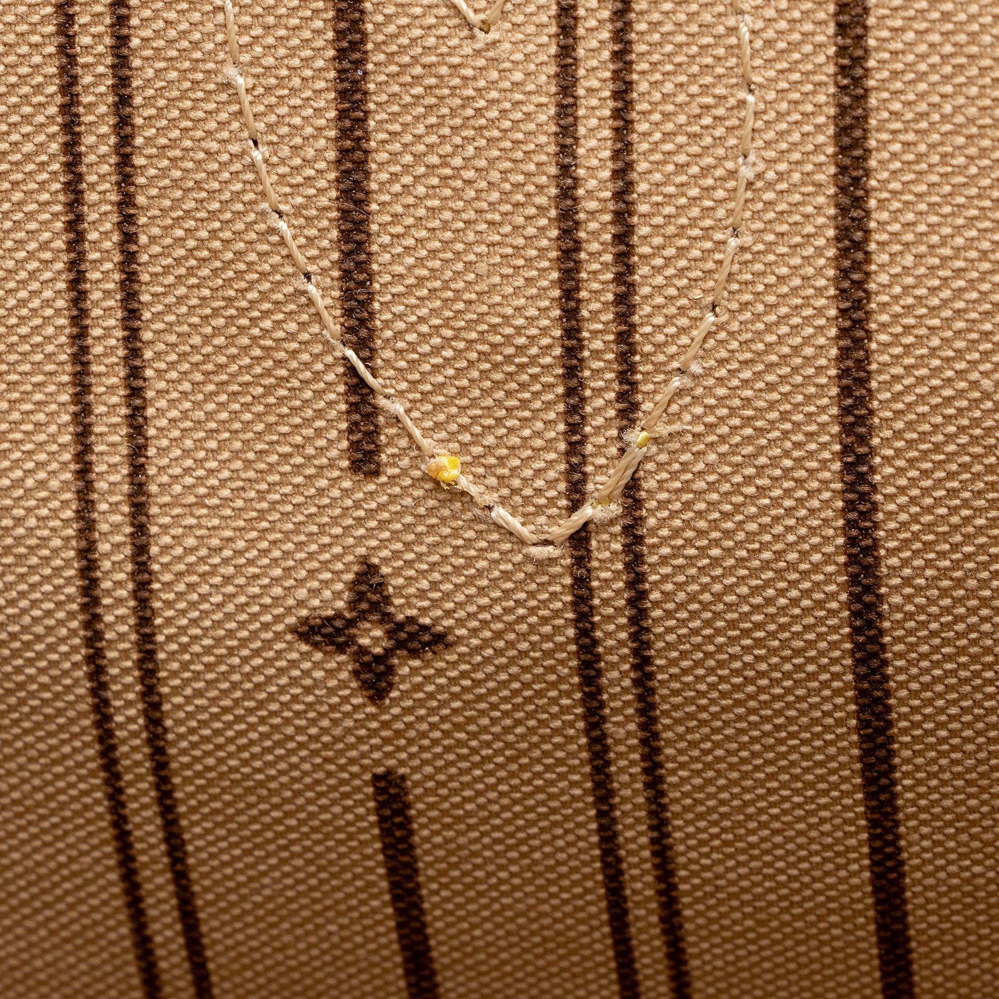 Louis Vuitton Monogram Canvas Neverfull GM Tote (SHF-n869XF)