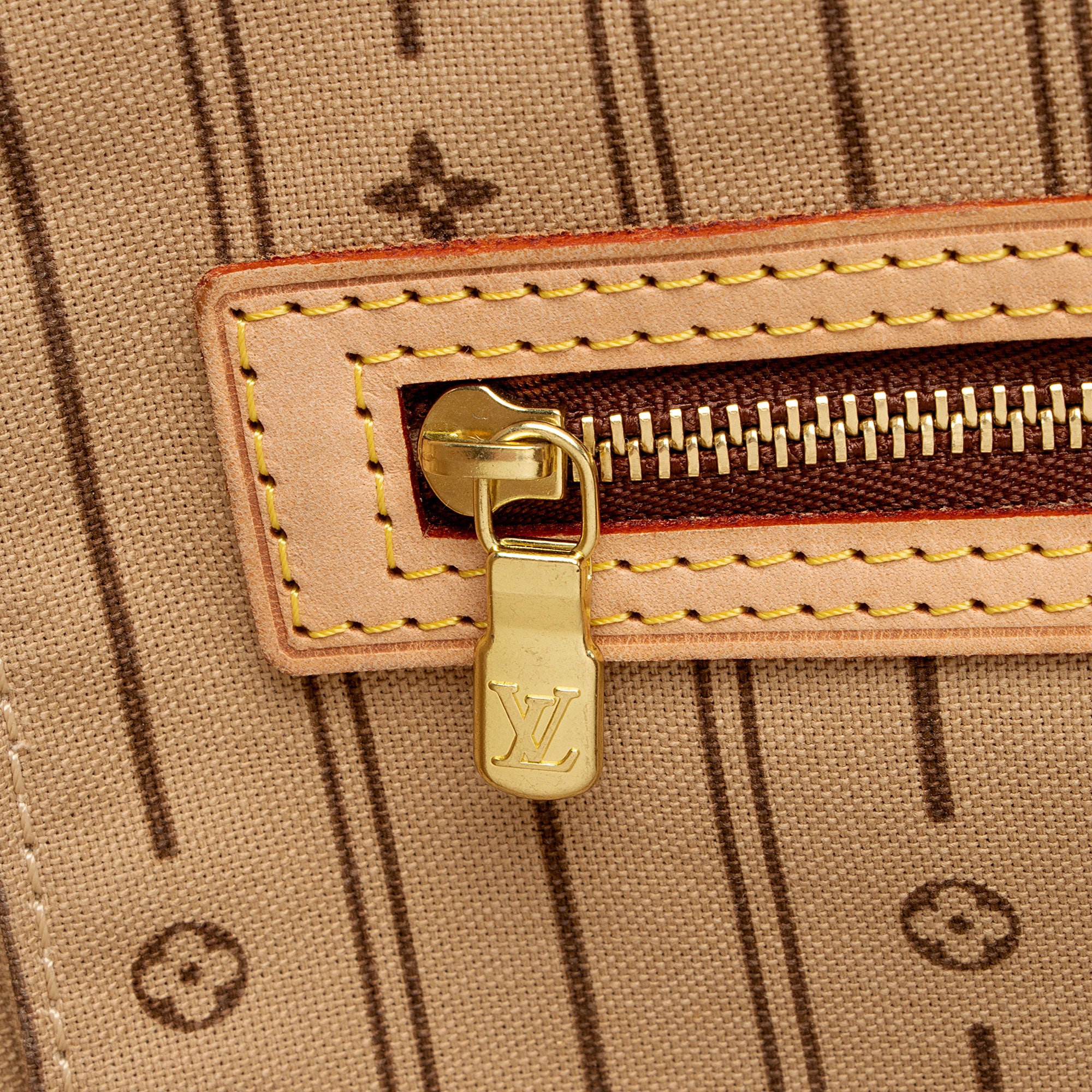 Louis Vuitton Monogram Canvas Neverfull GM Tote (SHF-n869XF)