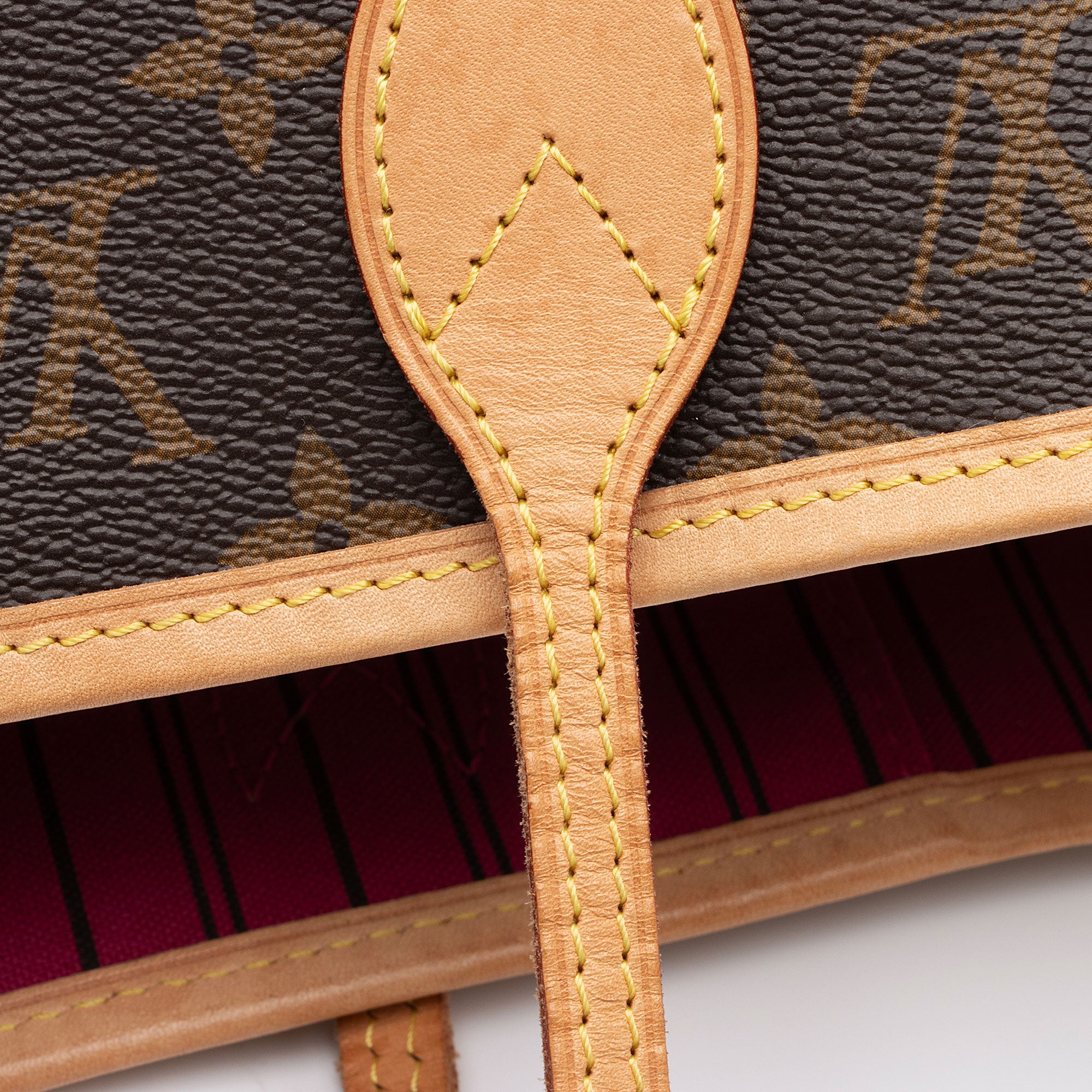 Louis Vuitton Monogram Canvas Neverfull MM Tote (SHF-9euhNB)