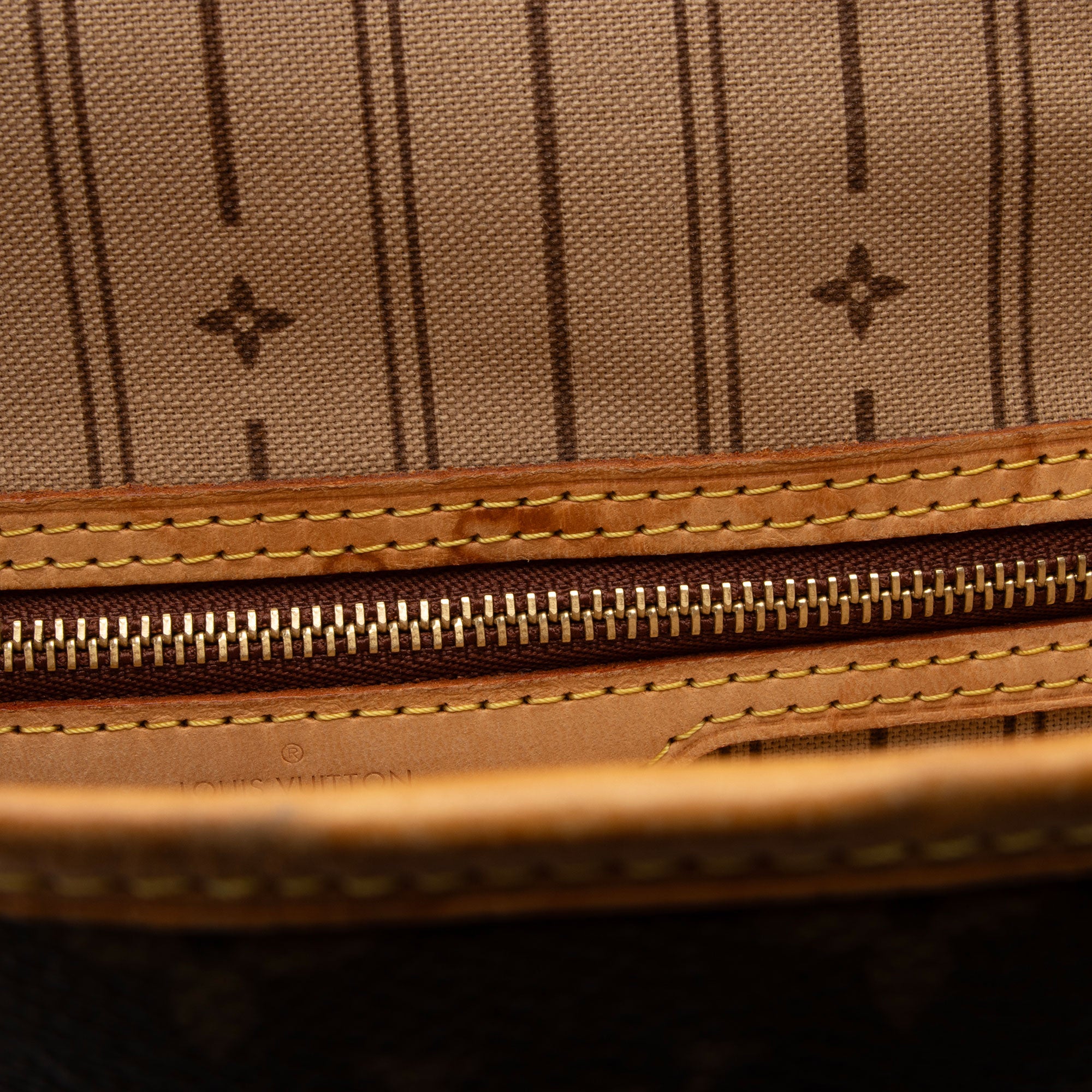 Louis Vuitton Monogram Canvas Neverfull PM Tote (SHF-21qFKS)