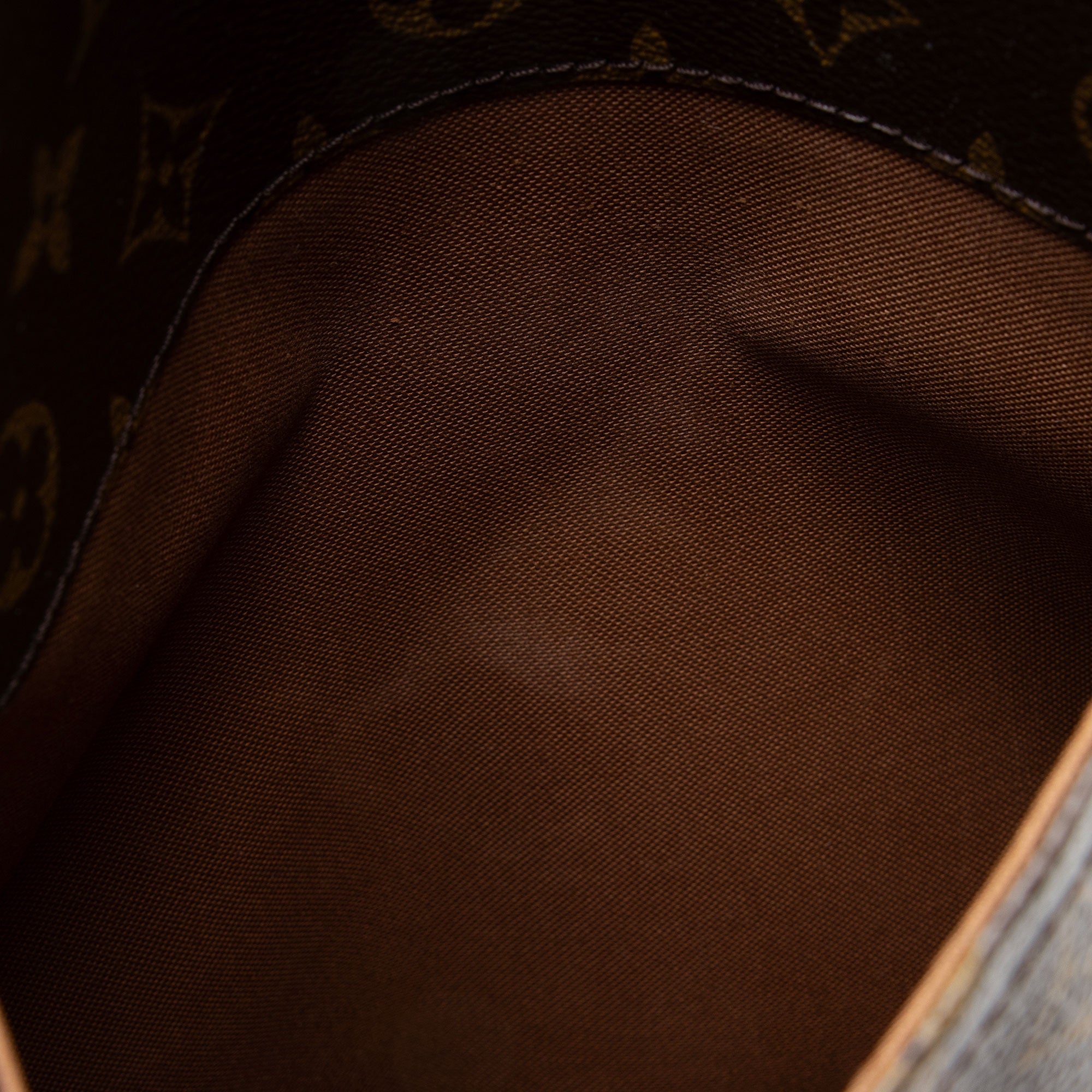 Louis Vuitton Monogram Canvas Odeon MM Shoulder Bag (SHF-ytBz6I)