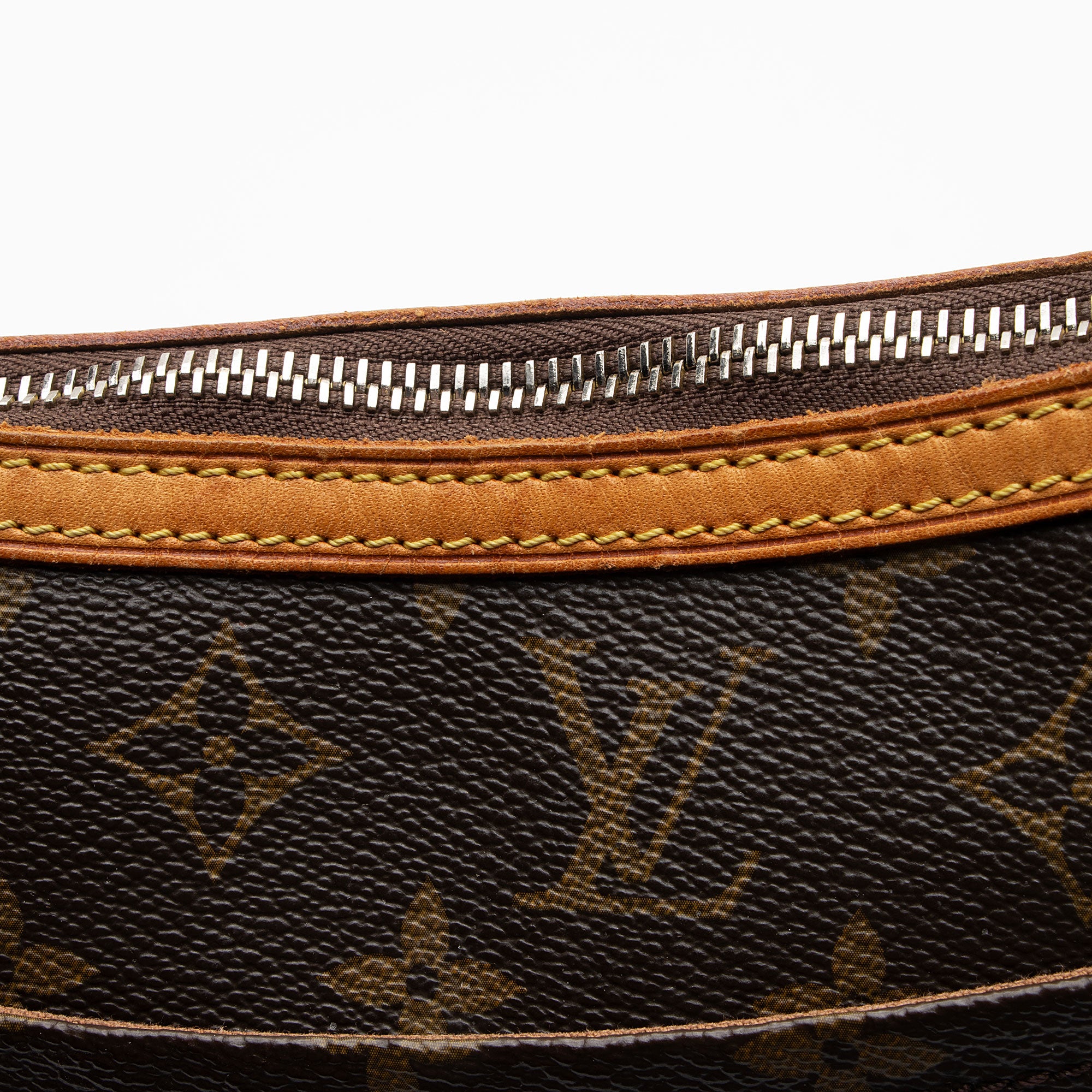 Louis Vuitton Monogram Canvas Odeon MM Shoulder Bag (SHF-ytBz6I)