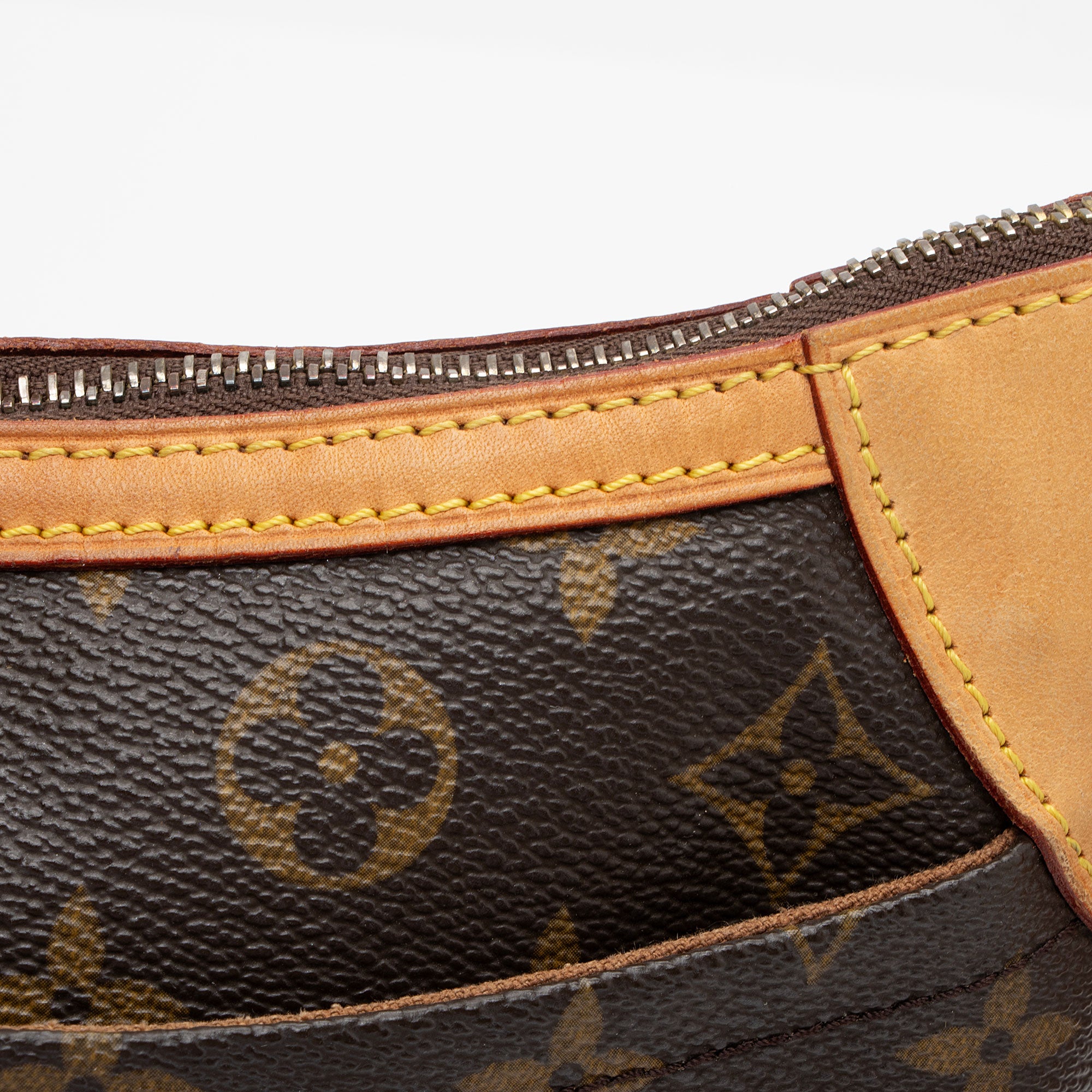Louis Vuitton Monogram Canvas Odeon PM Shoulder Bag (SHF-YQeYO0)
