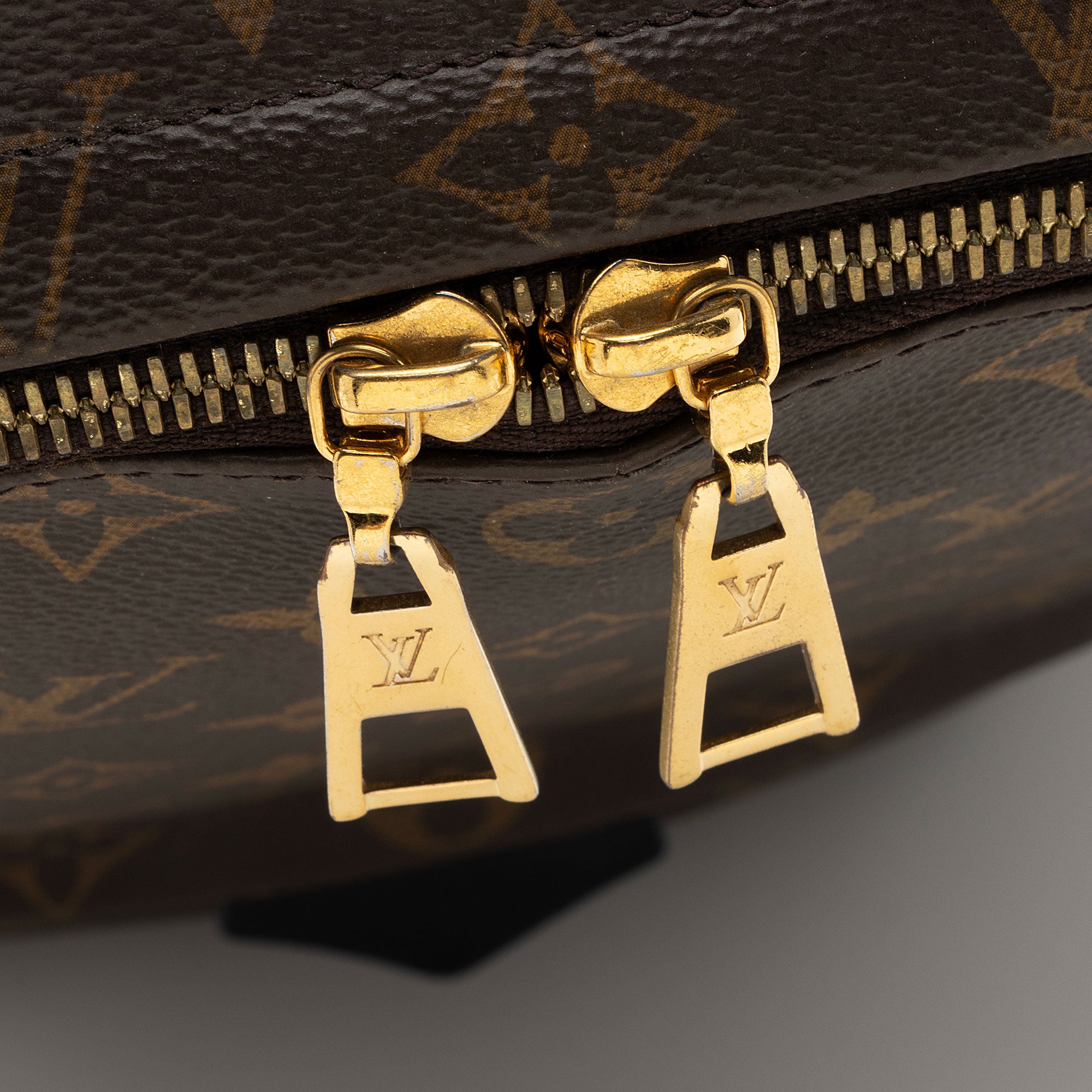 Louis Vuitton Monogram Canvas Palm Springs MM Backpack (SHF-Mq9MAS)