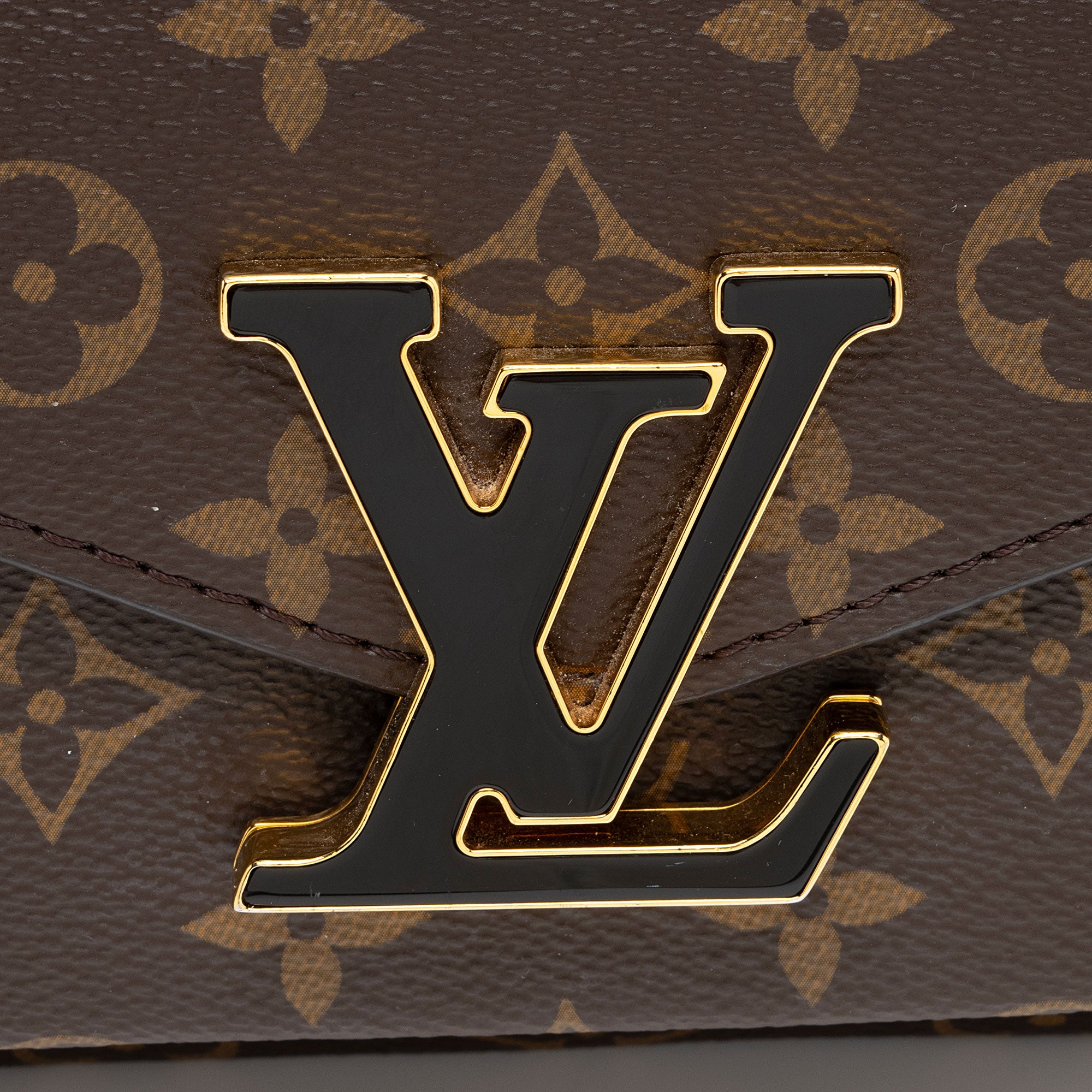 Louis Vuitton Monogram Canvas Passy Shoulder Bag (SHF-Cm87ct)