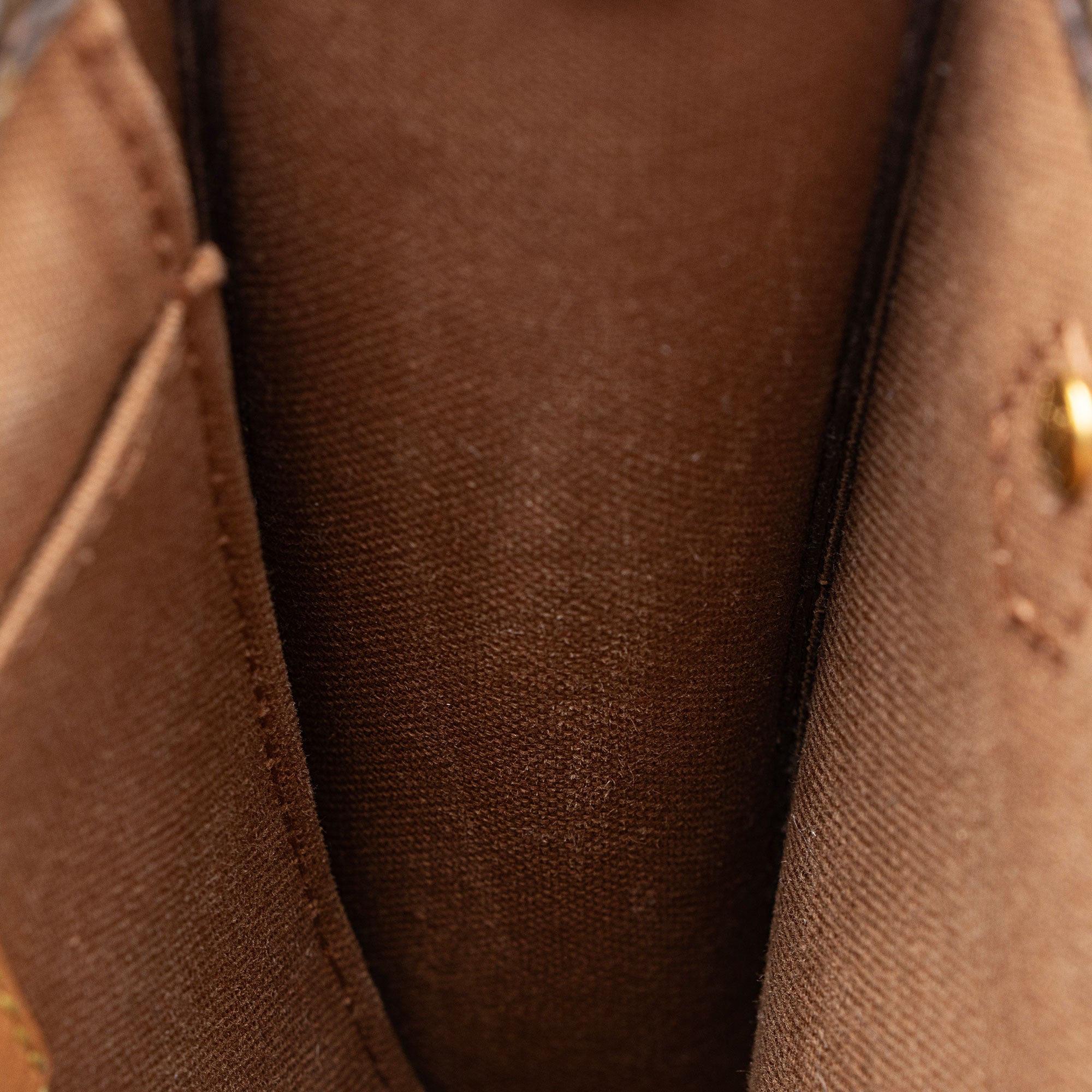 Louis Vuitton Monogram Canvas Petit Sac Plat Shoulder Bag (SHF-NcP7wa)