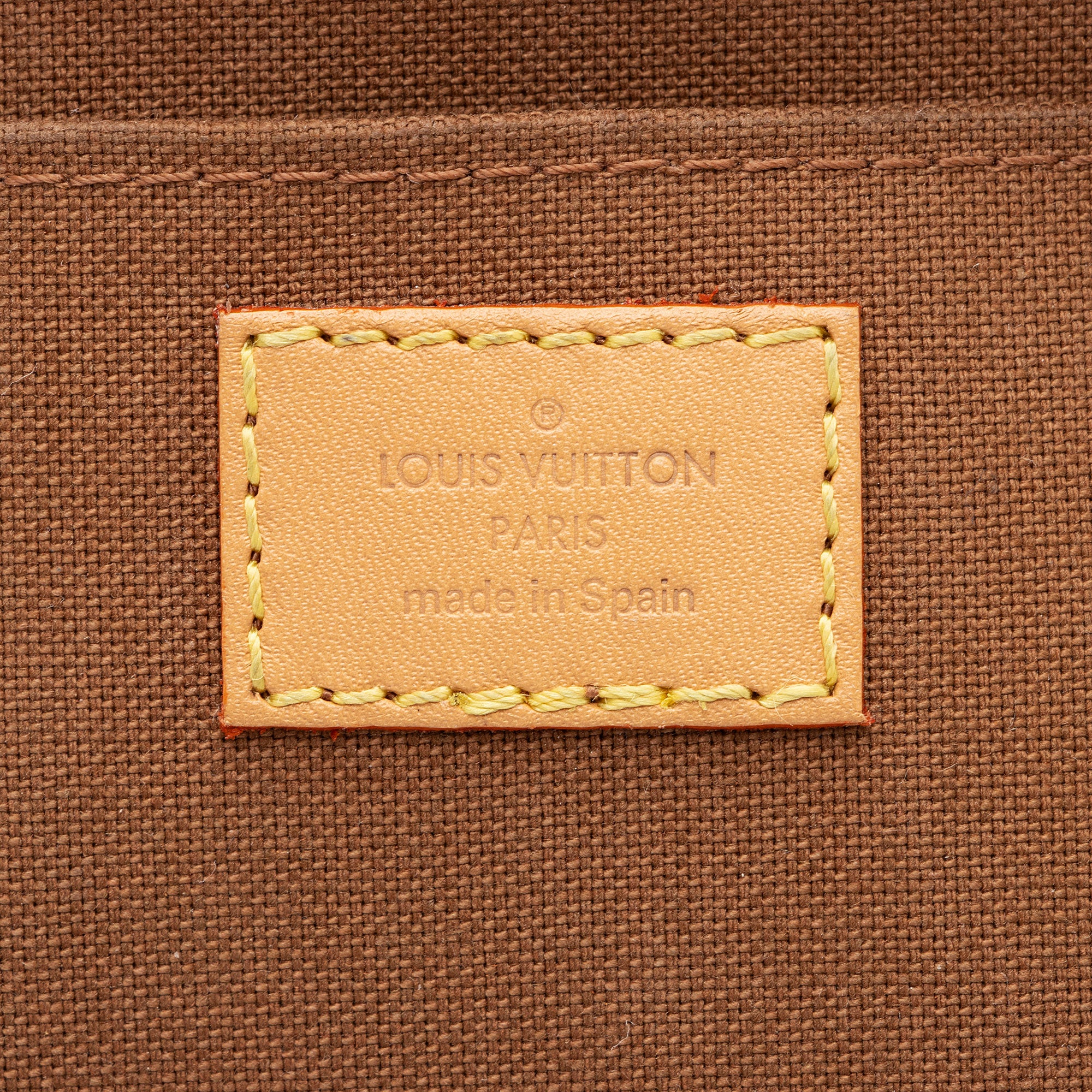 Louis Vuitton Monogram Canvas Petit Sac Plat Shoulder Bag (SHF-XKuDno)