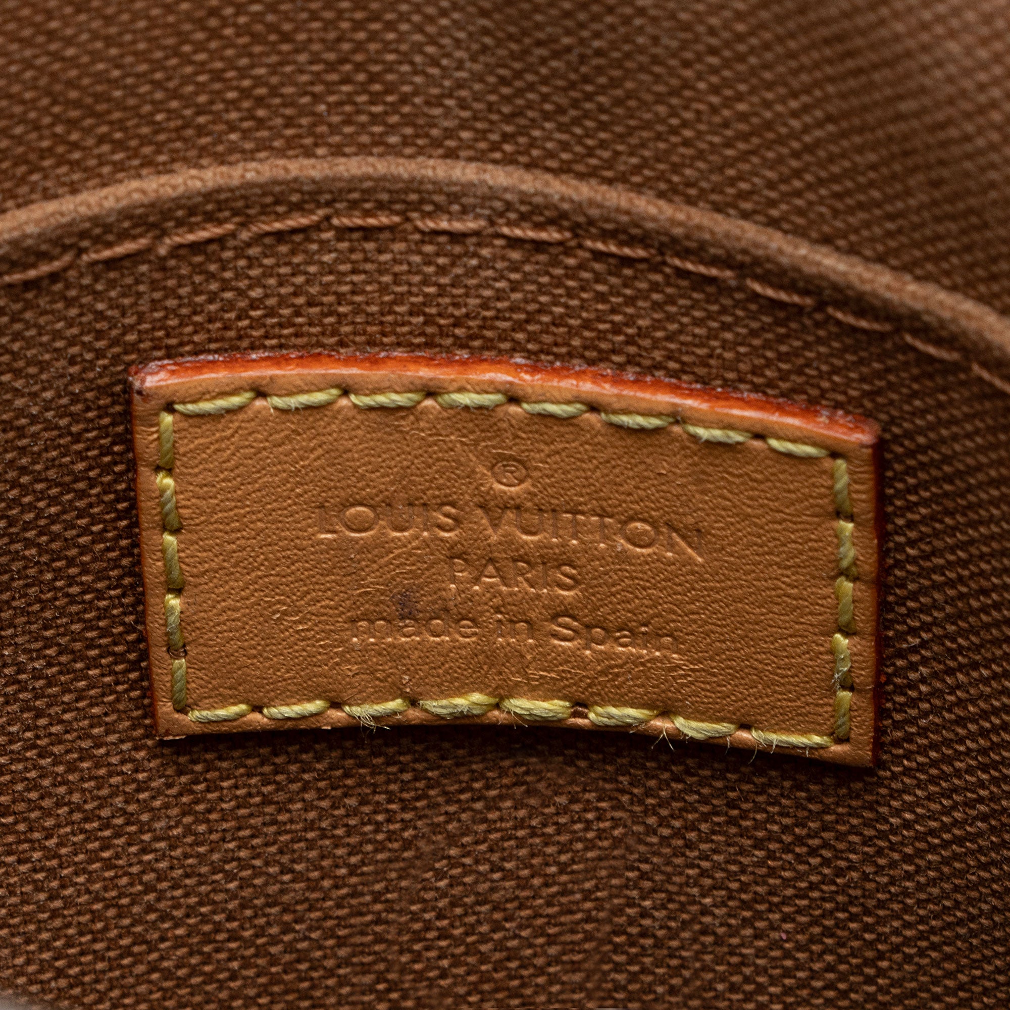 Louis Vuitton Monogram Canvas Petit Sac Plat Shoulder Bag (SHF-K9Hgyy)