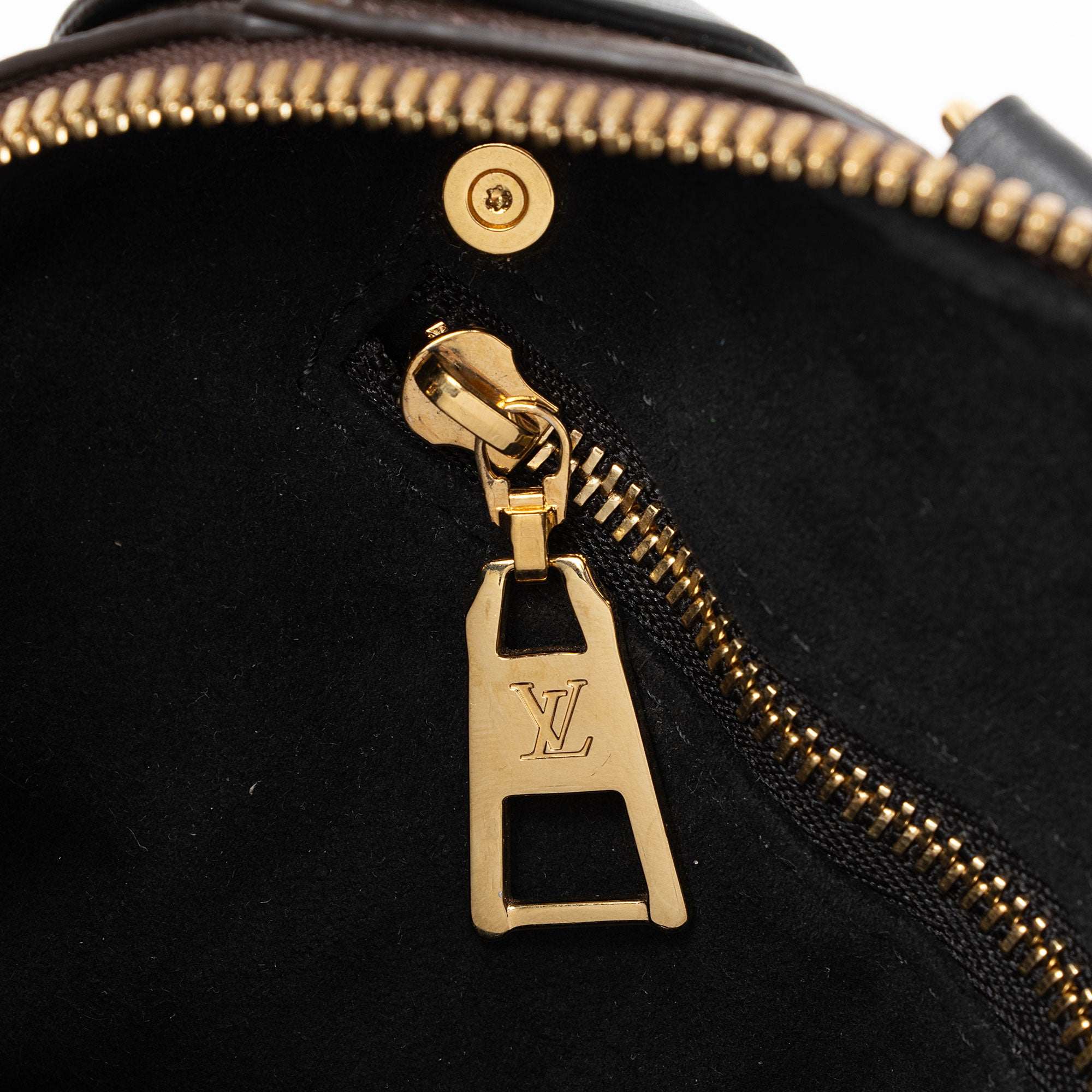 Louis Vuitton Monogram Canvas Petite Malle Souple Satchel (SHF-UveJUa)