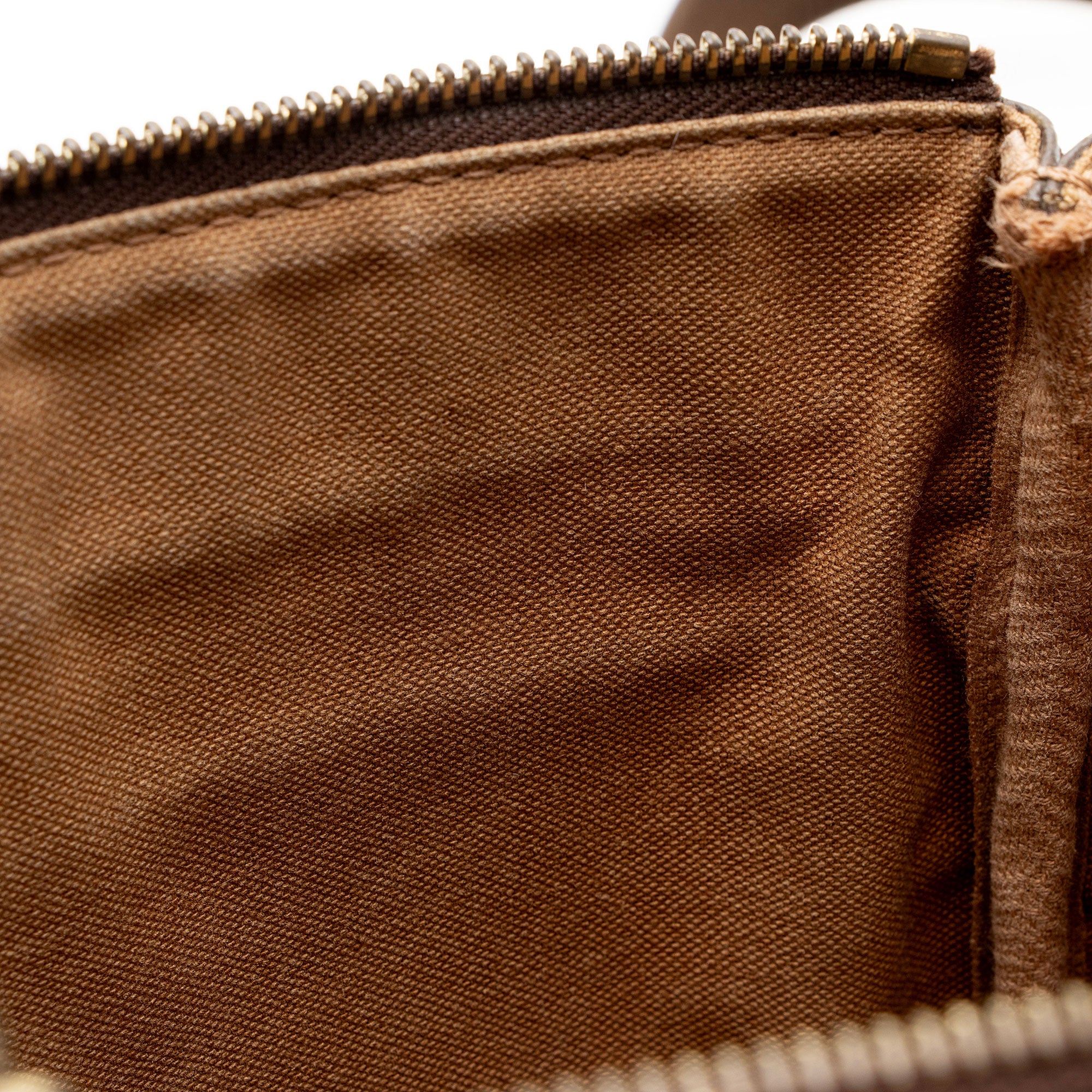 Louis Vuitton Monogram Canvas Pochette Bosphore Messenger (SHF-72xMgM)