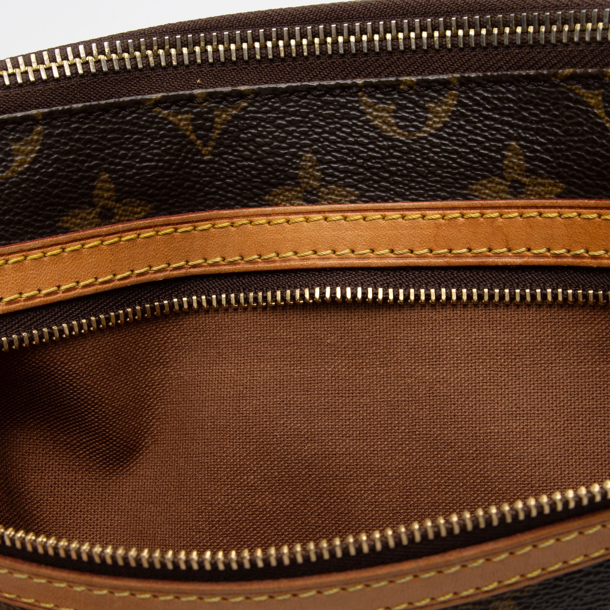 Louis Vuitton Monogram Canvas Pochette Bosphore Messenger (SHF-JqHHTE)