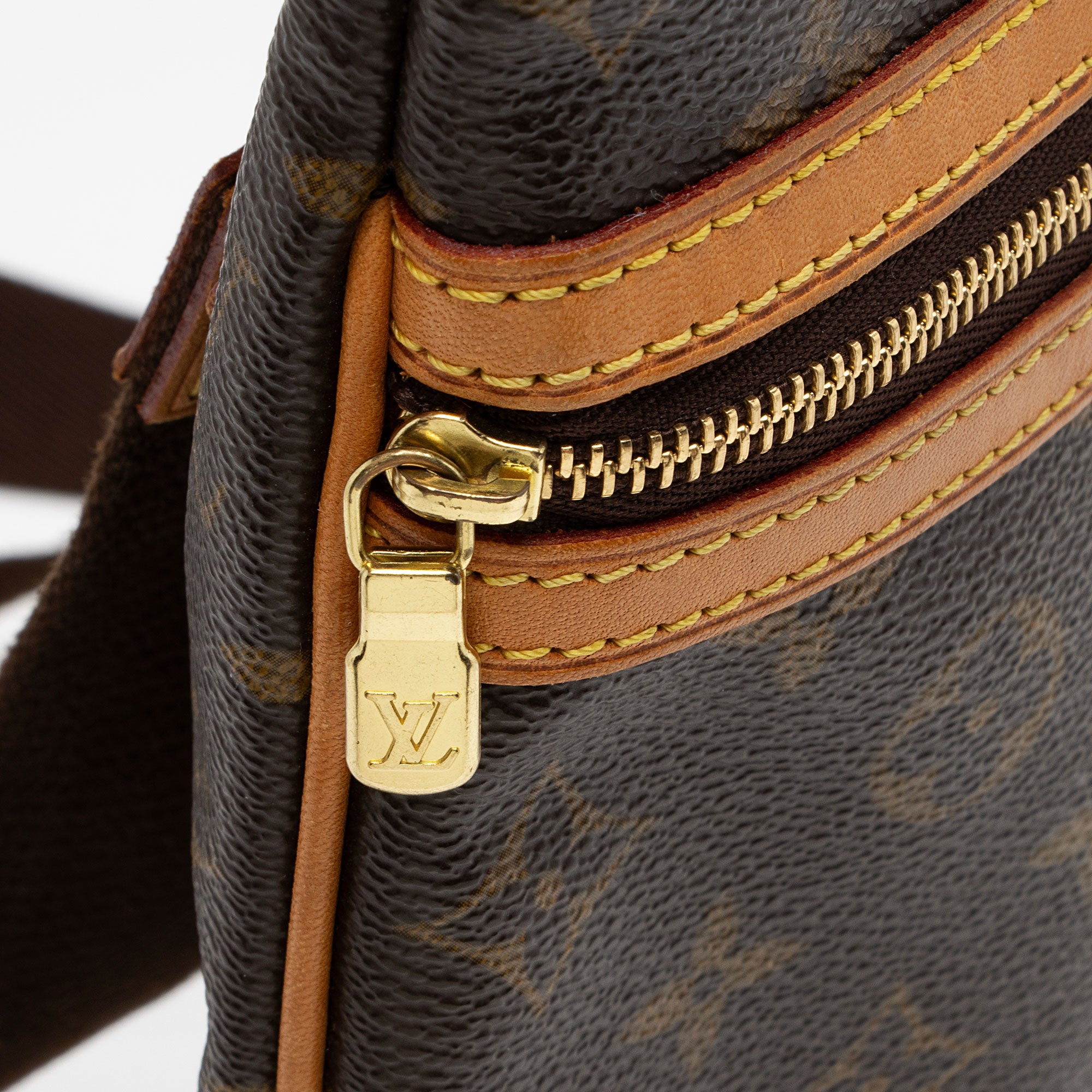 Louis Vuitton Monogram Canvas Pochette Bosphore Messenger (SHF-JqHHTE)