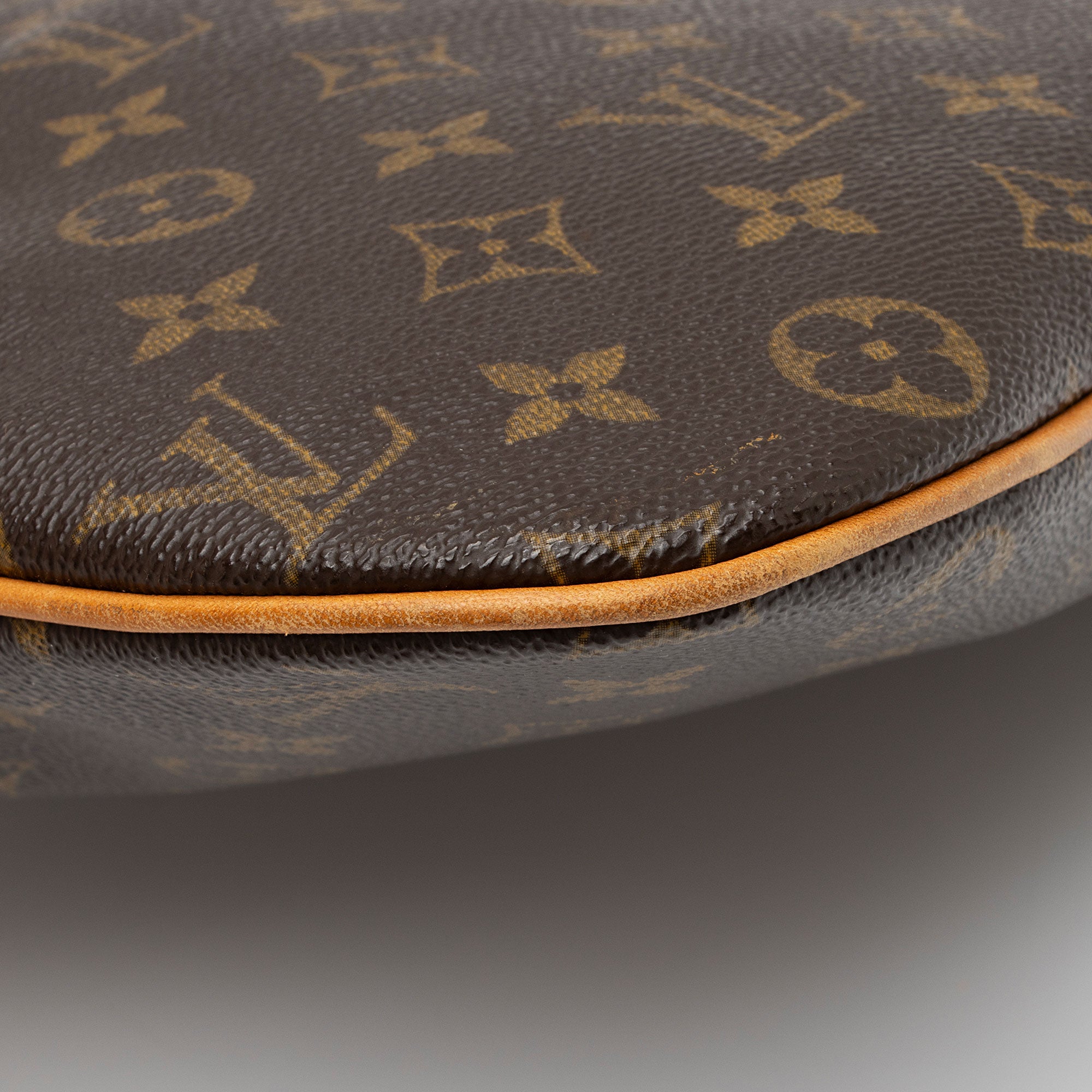Louis Vuitton Monogram Canvas Pochette Bosphore Messenger (SHF-JqHHTE)