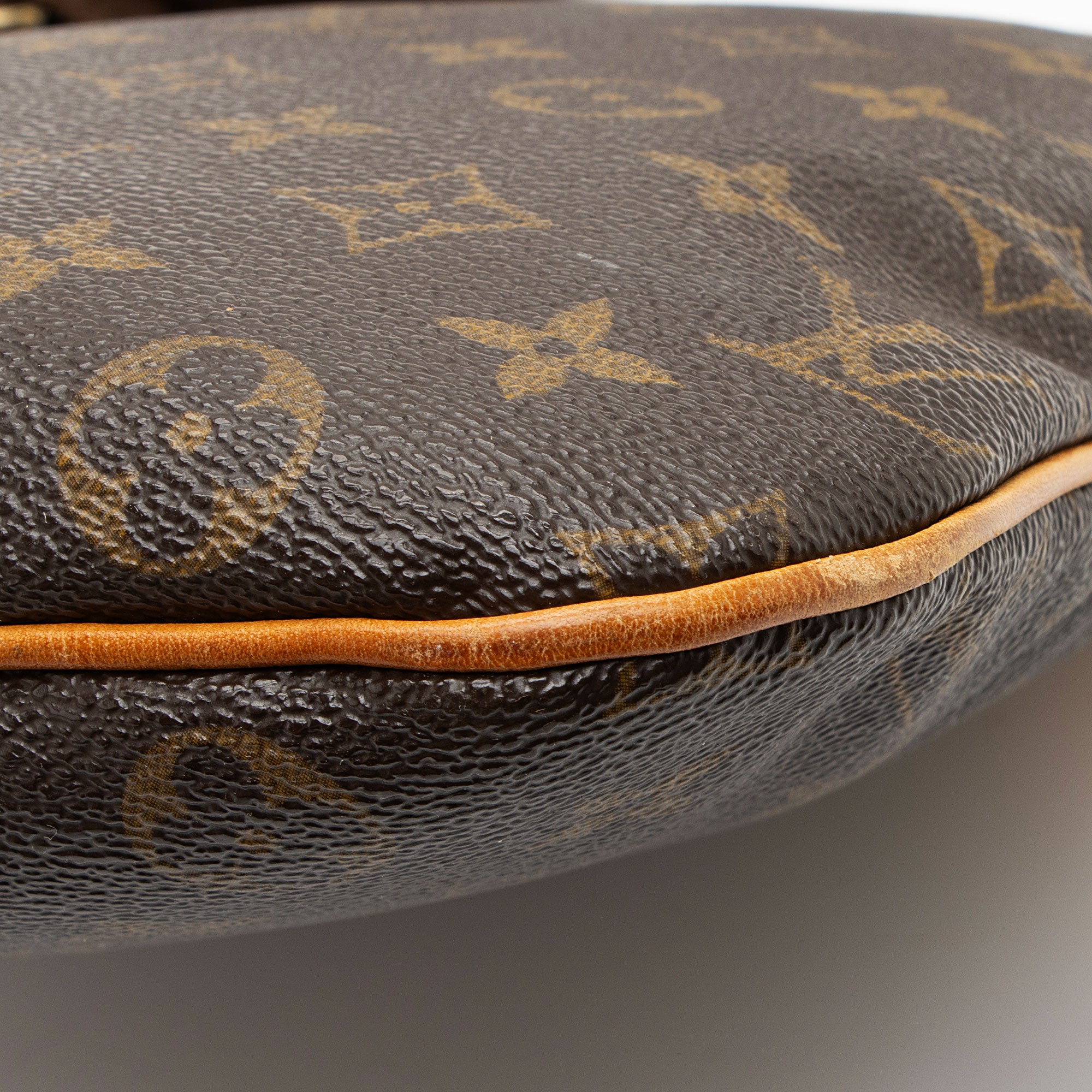 Louis Vuitton Monogram Canvas Pochette Bosphore Messenger (SHF-TsMZfs)