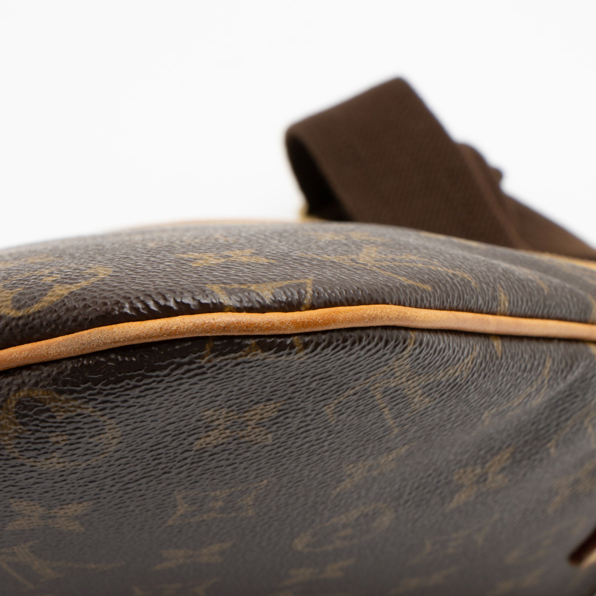 Louis Vuitton Monogram Canvas Pochette Bosphore Messenger (SHF-M14r03)