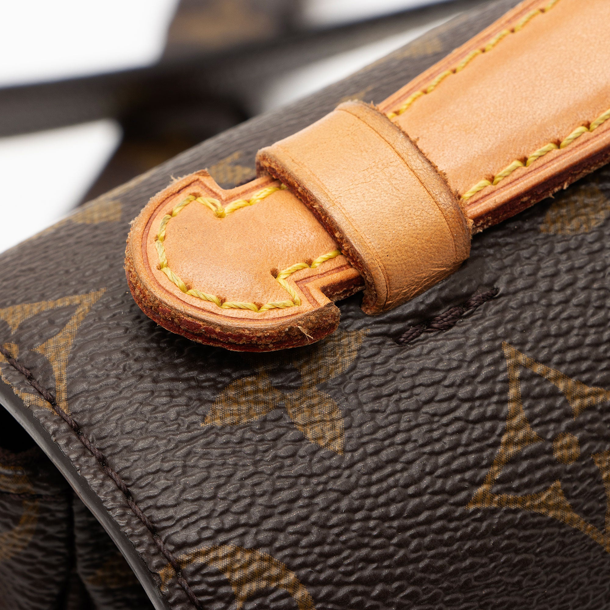 Louis Vuitton Monogram Canvas Pochette Metis Shoulder Bag - FINAL SALE (SHF-RC2GWG)
