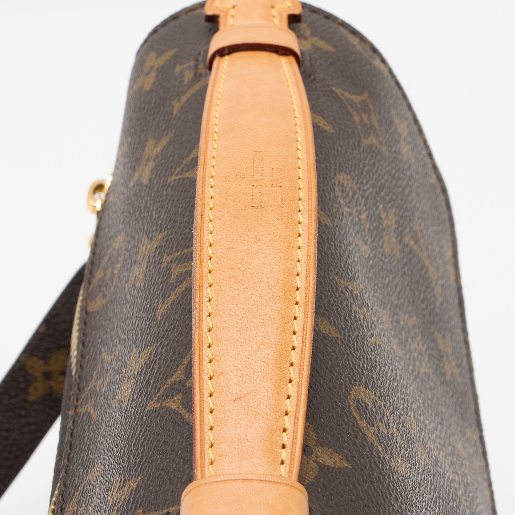 Louis Vuitton Monogram Canvas Pochette Metis Shoulder Bag (SHF-QcZc3C)