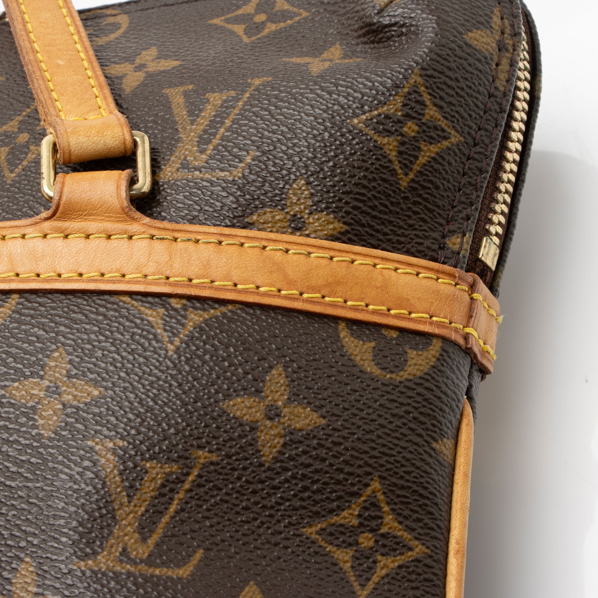 Louis Vuitton Monogram Canvas Sac Coussin GM Shoulder Bag (SHF-2VgQ5u)