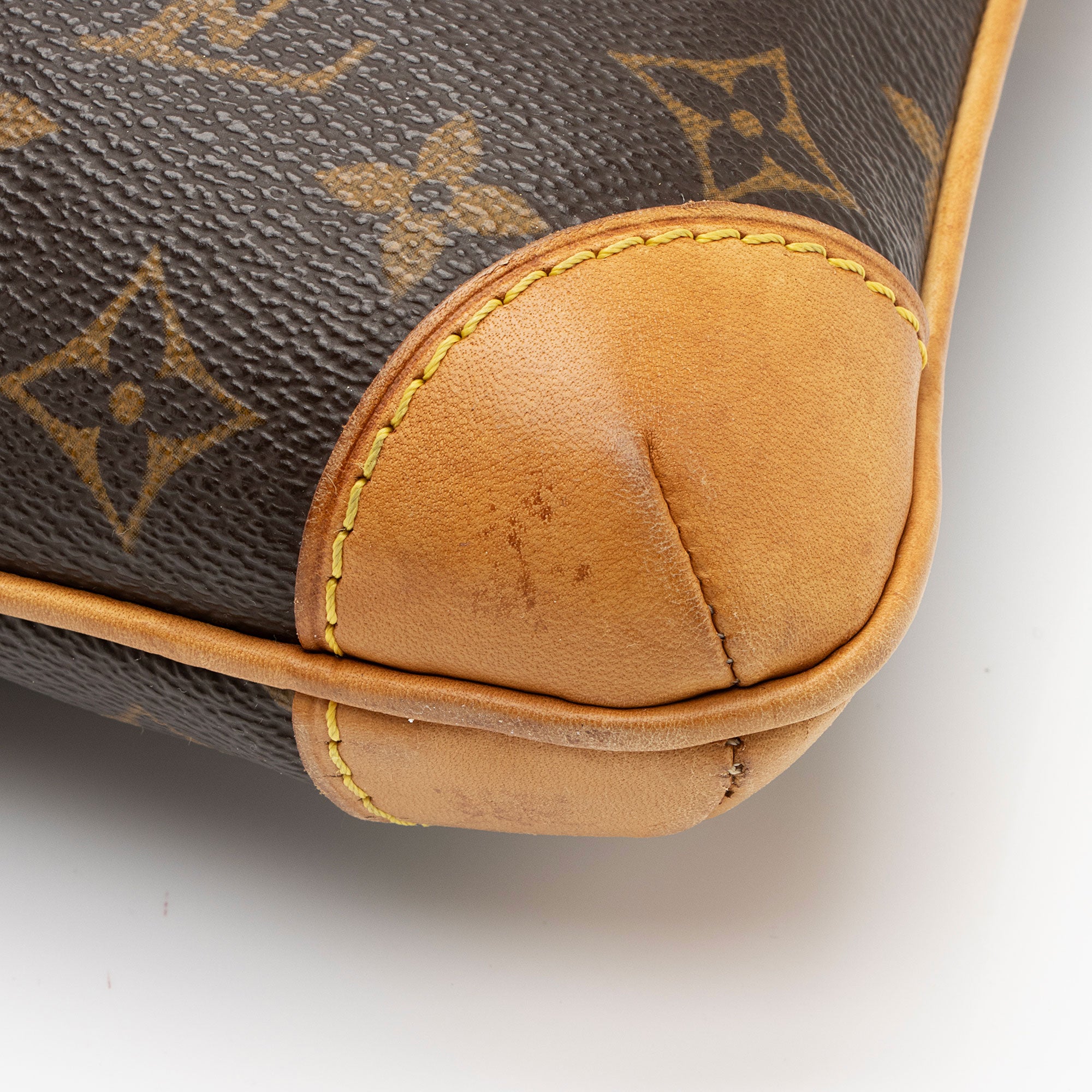 Louis Vuitton Monogram Canvas Sac Coussin GM Shoulder Bag (SHF-2VgQ5u)