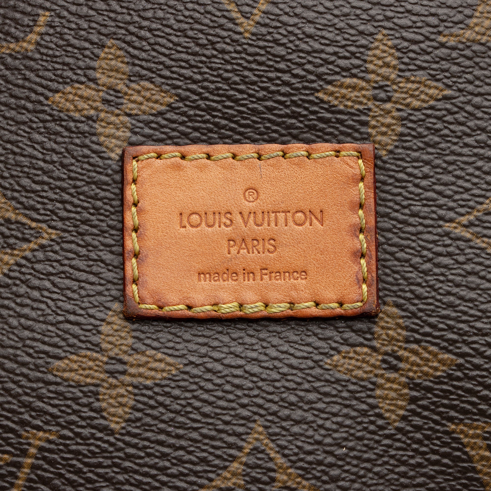 Louis Vuitton Monogram Canvas Saumur 30 Messenger Bag (SHF-0asoJo)