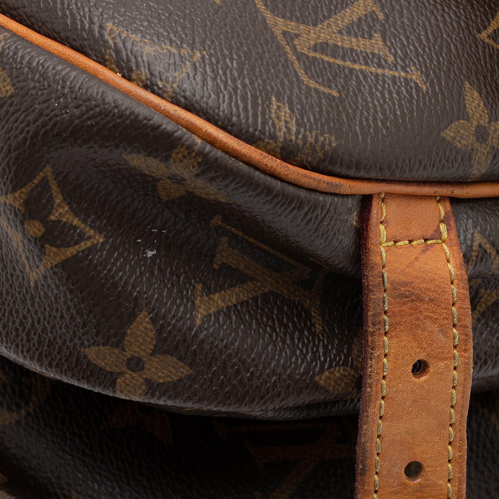 Louis Vuitton Monogram Canvas Saumur 30 Messenger Bag (SHF-0asoJo)