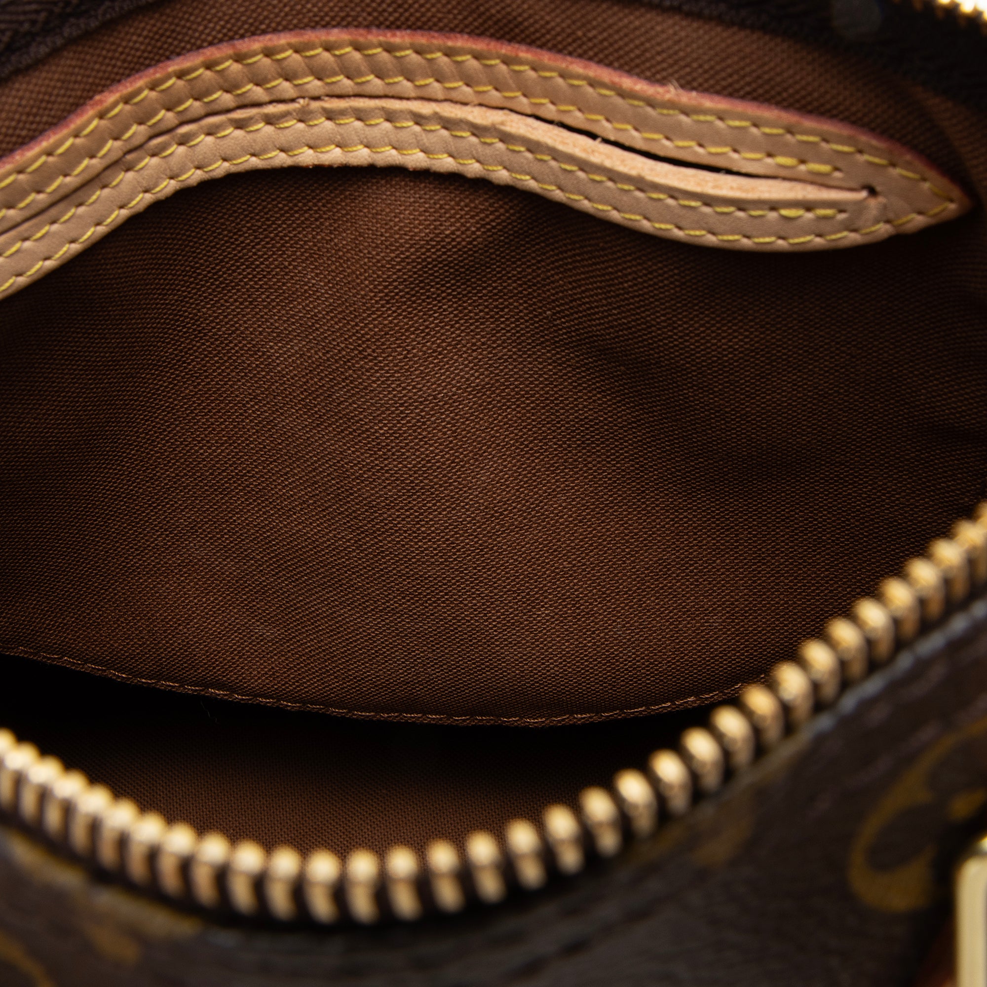 Louis Vuitton Monogram Canvas Speedy 25 Satchel (SHF-zlhtW7)