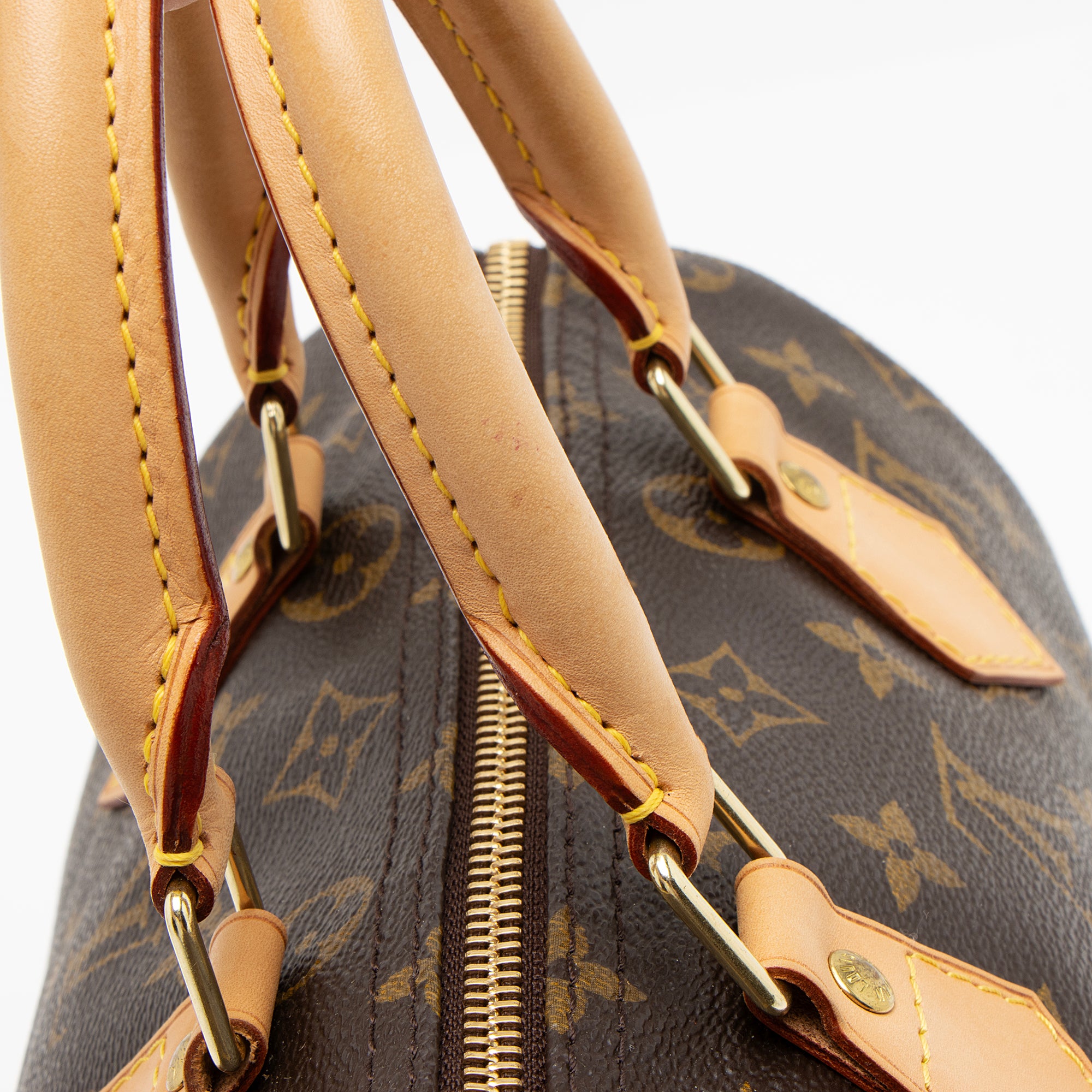 Louis Vuitton Monogram Canvas Speedy 25 Satchel (SHF-zlhtW7)