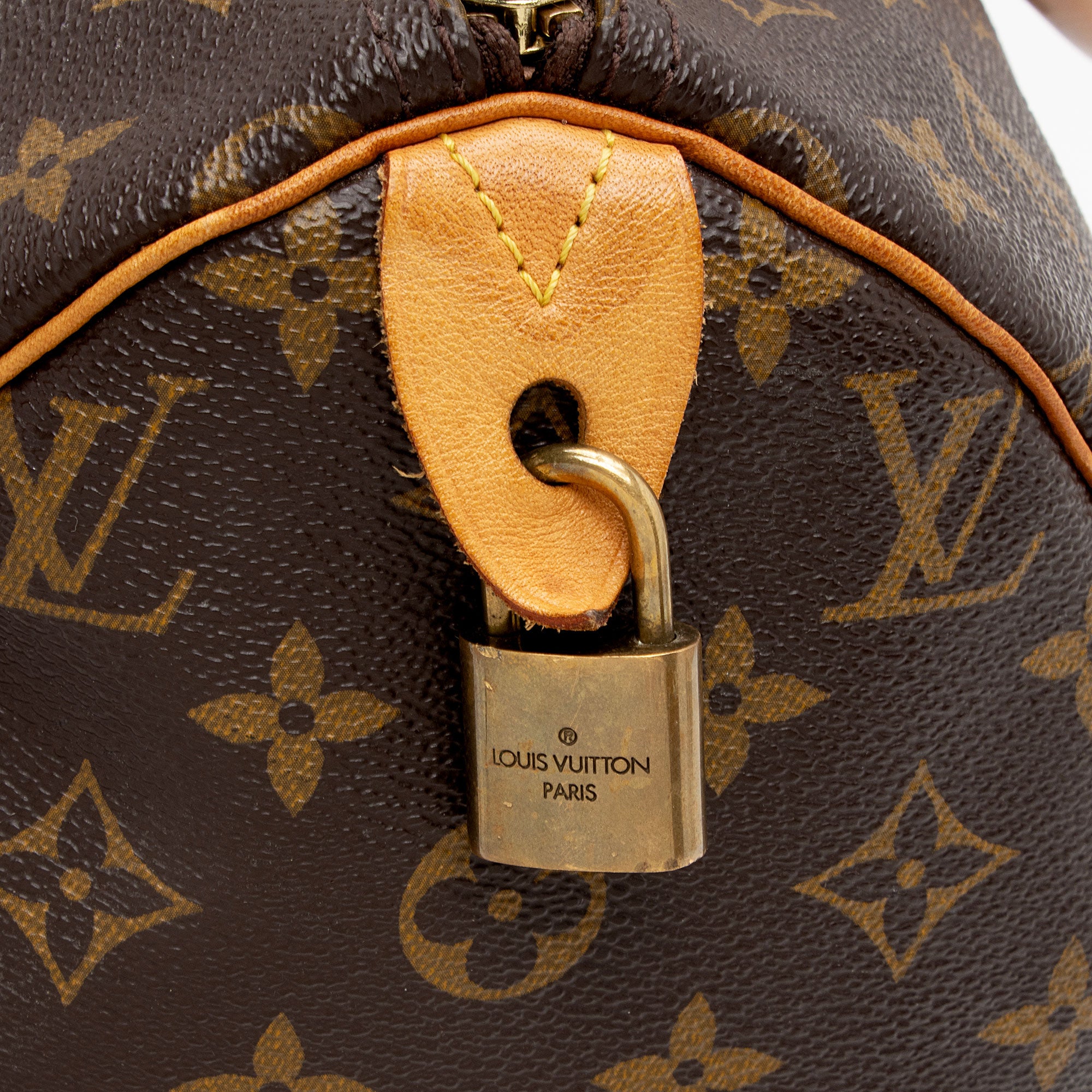 Louis Vuitton Monogram Canvas Speedy 30 Satchel (SHF-46wmzn)