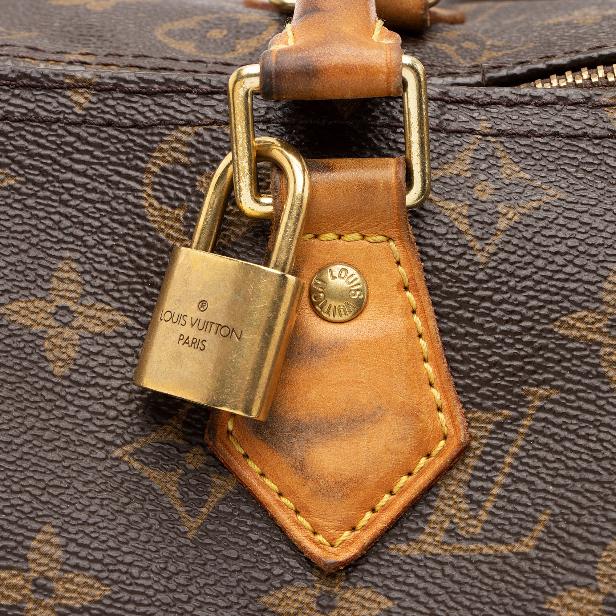 Louis Vuitton Monogram Canvas Speedy 30 Satchel (SHF-usMEGZ)