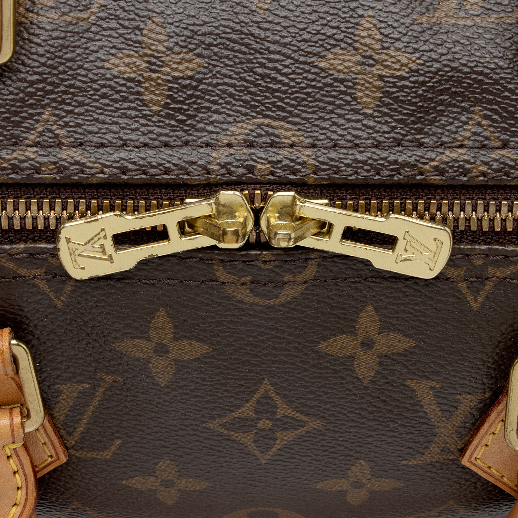 Louis Vuitton Monogram Canvas Speedy Bandouliere 35 Satchel (SHF-a265Zd)