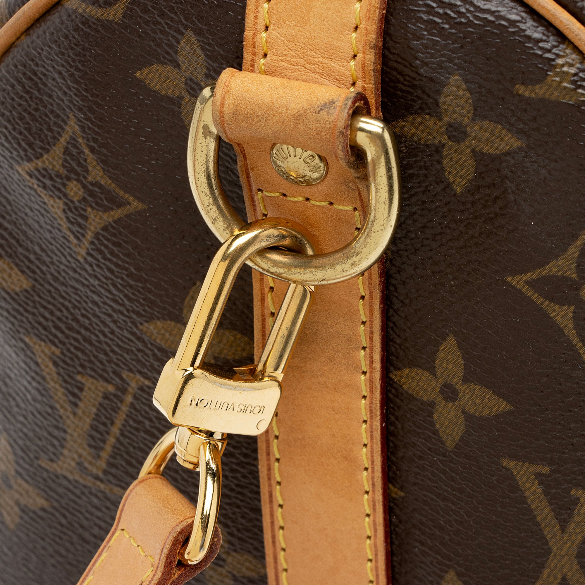 Louis Vuitton Monogram Canvas Speedy Bandouliere 35 Satchel (SHF-a265Zd)