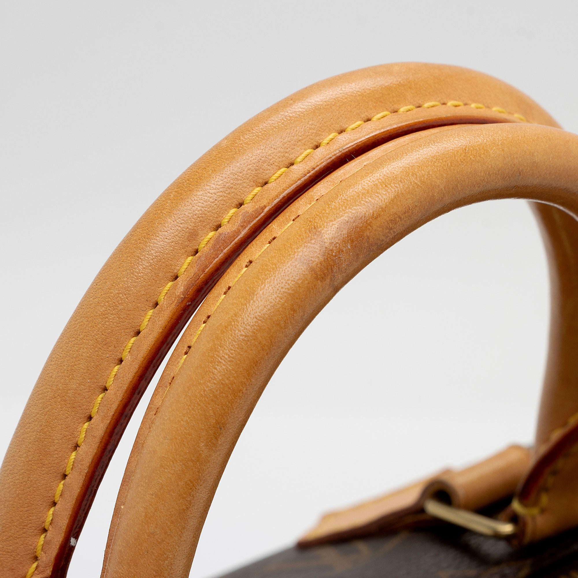 Louis Vuitton Monogram Canvas Speedy Bandouliere 35 Satchel (SHF-a265Zd)