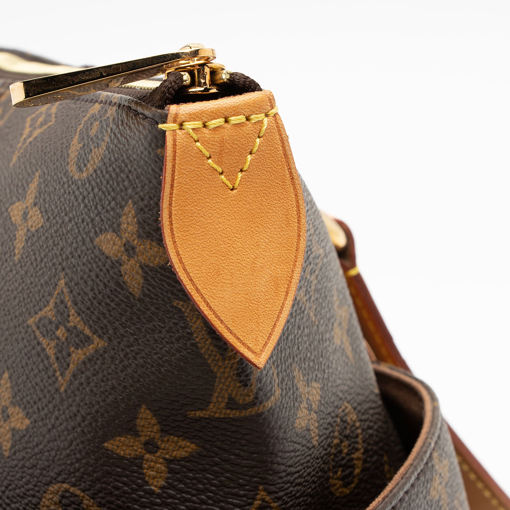 Louis Vuitton Monogram Canvas Totally MM Tote (SHF-I6Ss3e)