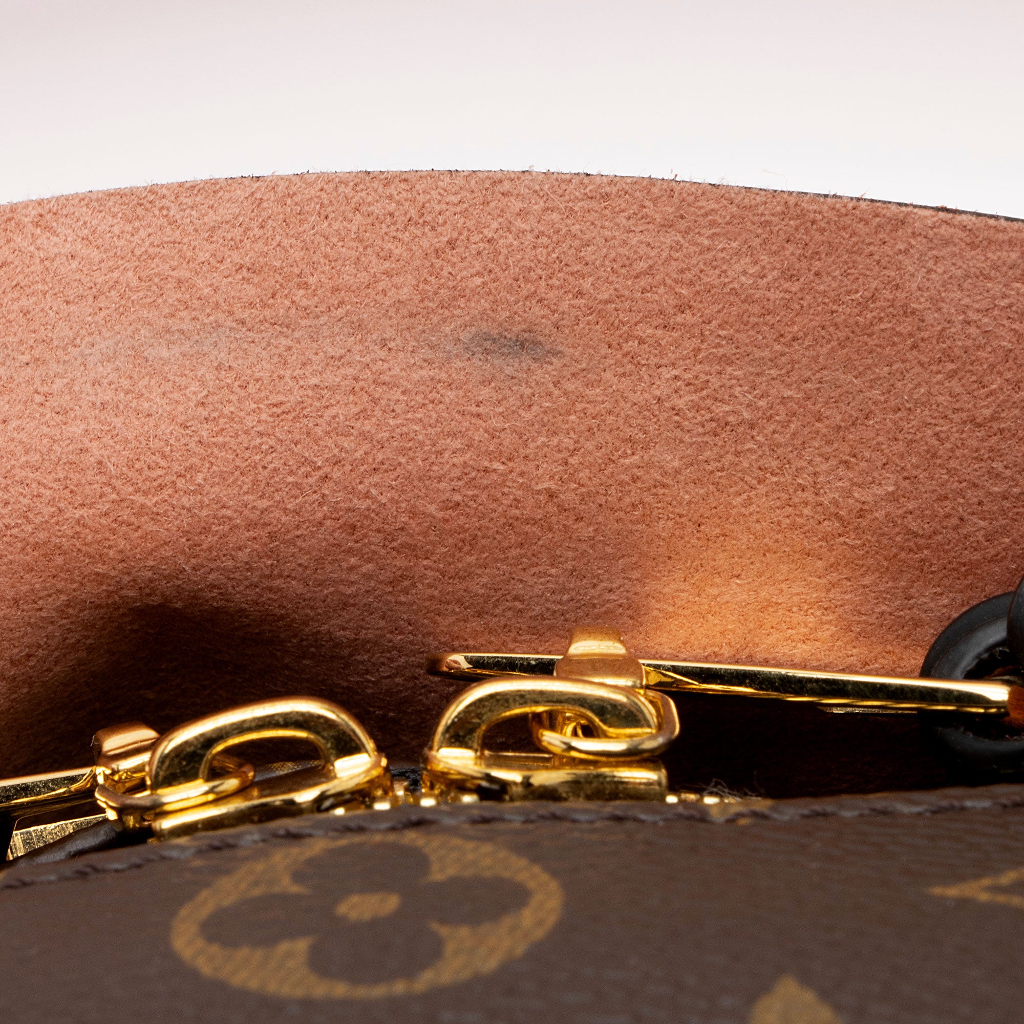 Louis Vuitton Monogram Canvas Tuileries Besace Shoulder Bag (SHF-LQGBEk)