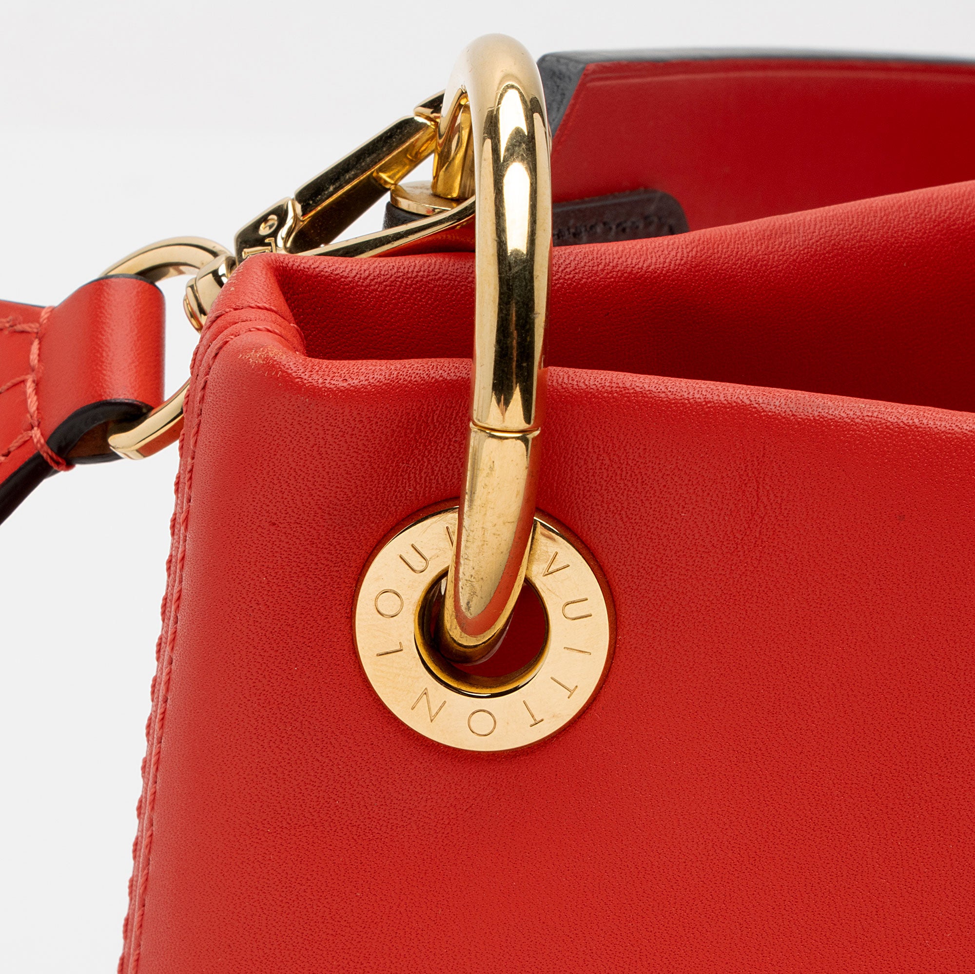 Louis Vuitton Monogram Canvas Tuileries Besace Shoulder Bag (SHF-LQGBEk)