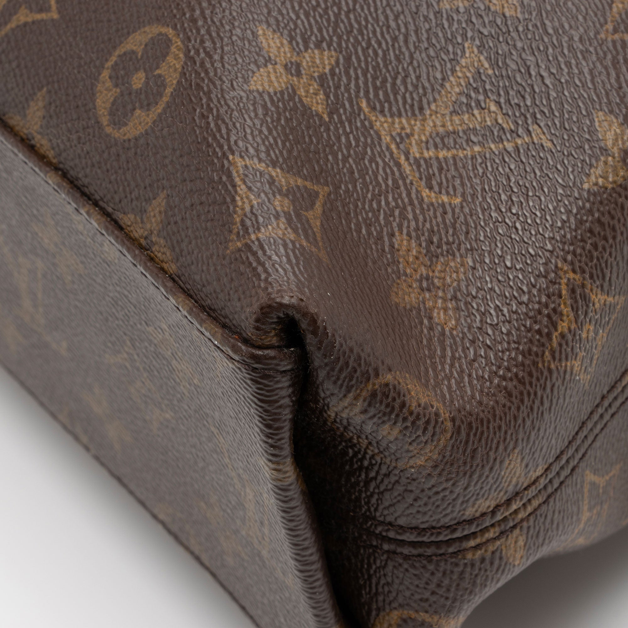 Louis Vuitton Monogram Canvas Tuileries Besace Shoulder Bag (SHF-z0hLUg)