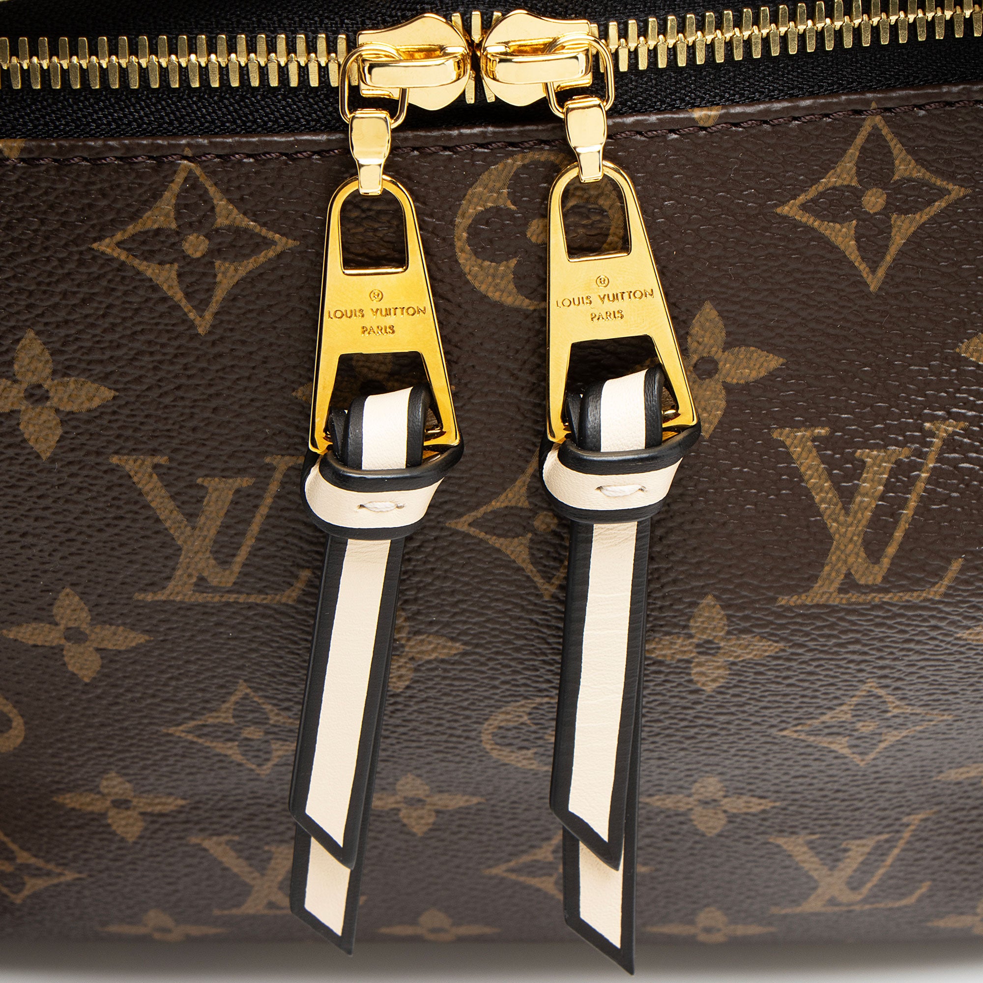 Louis Vuitton Monogram Canvas Tuileries Besace Shoulder Bag (SHF-JnZSYR)