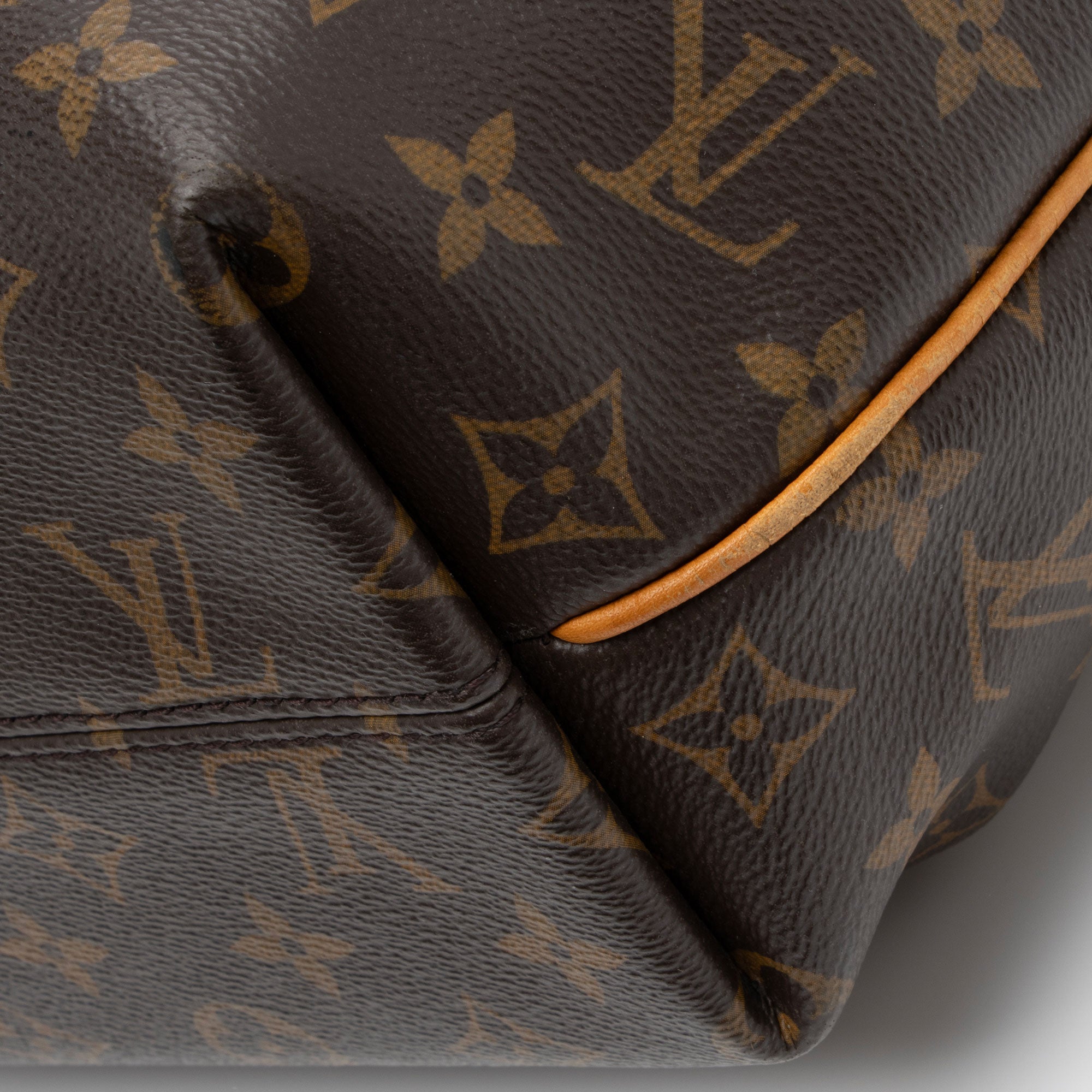 Louis Vuitton Monogram Canvas Turenne PM Satchel (SHF-1PYoAB)