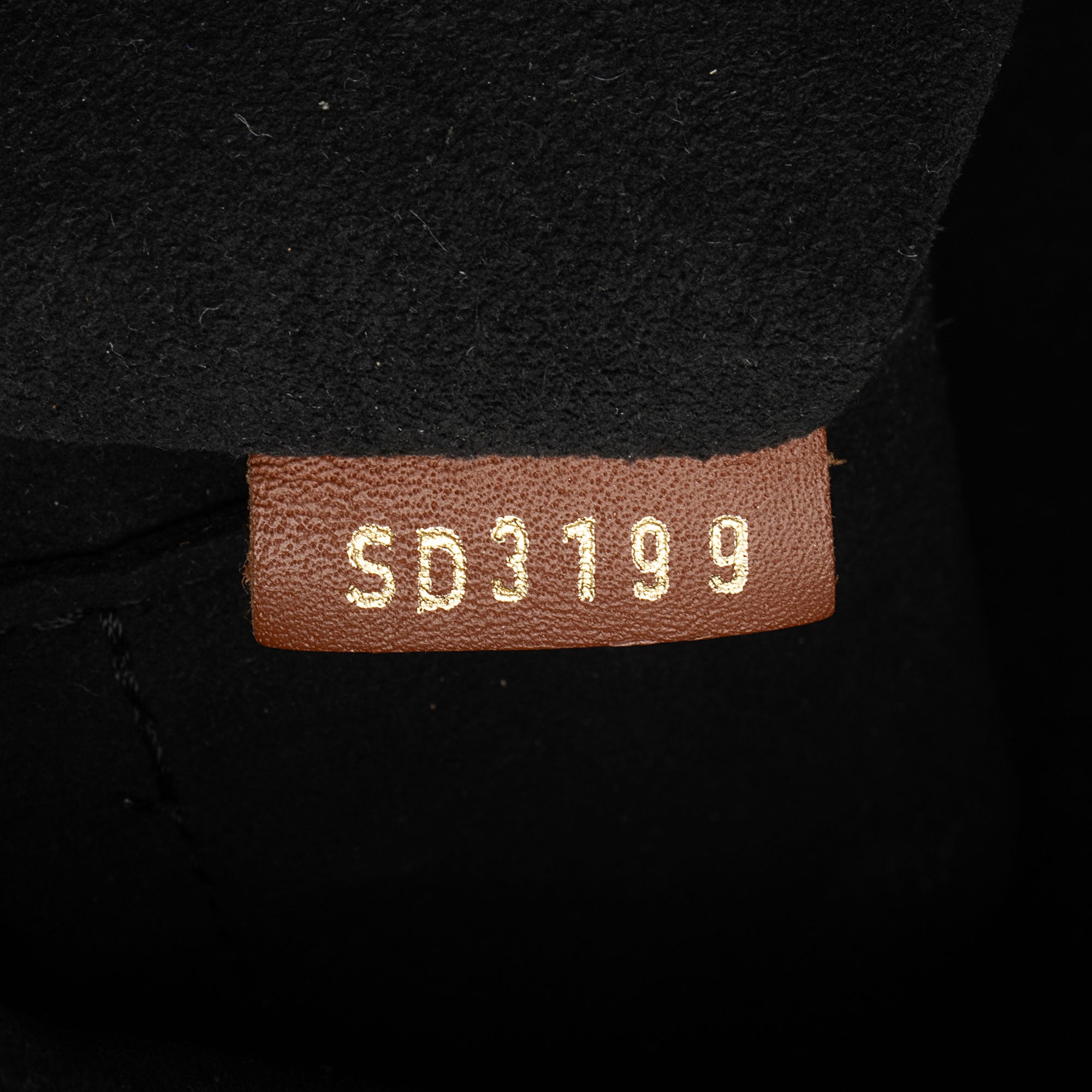 Louis Vuitton Monogram Canvas V Tote BB (SHF-Usc1kb)