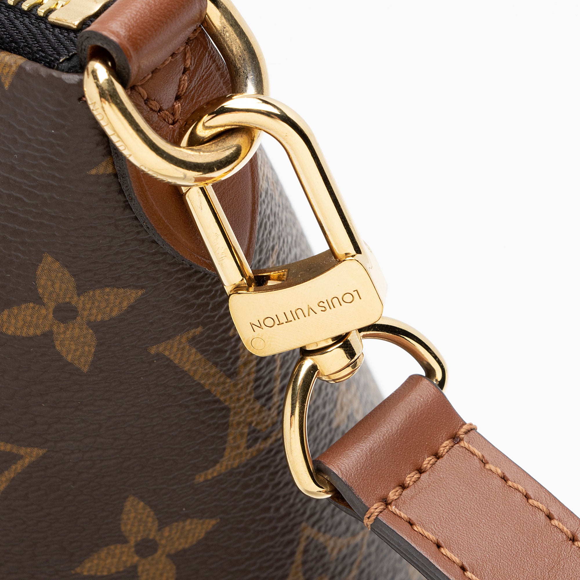 Louis Vuitton Monogram Canvas V Tote MM (SHF-mj9iOY)