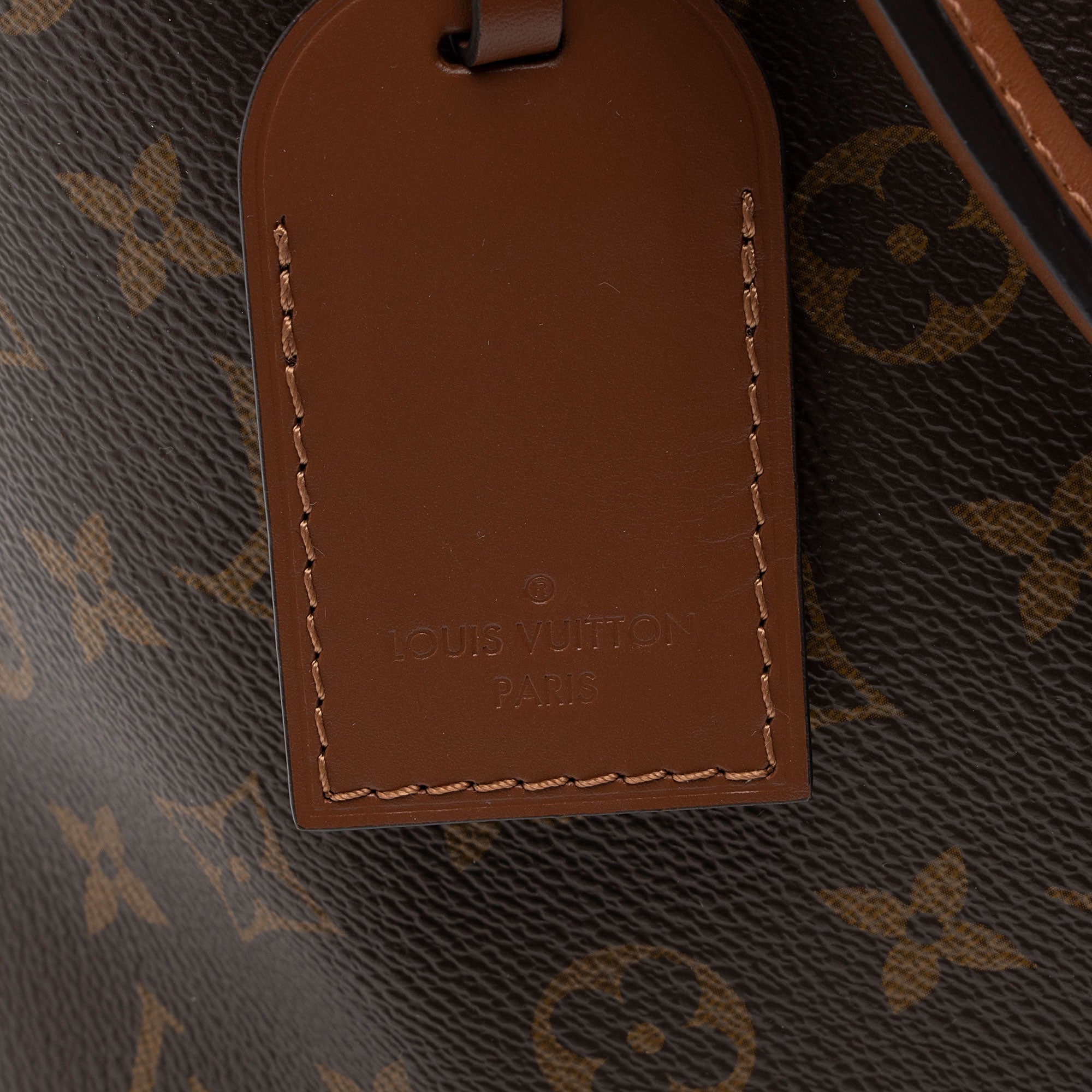 Louis Vuitton Monogram Canvas V Tote MM (SHF-mj9iOY)