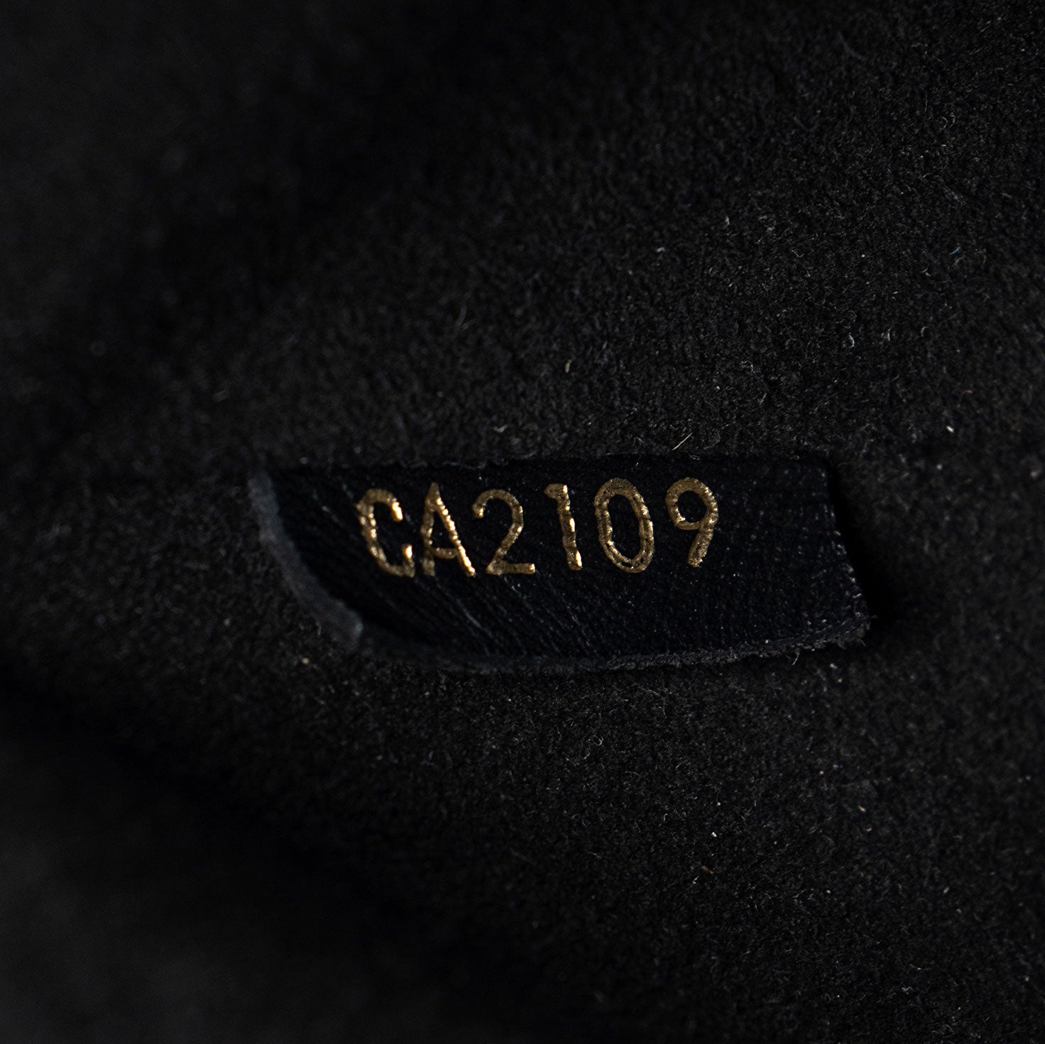 Louis Vuitton Monogram Canvas V Tote MM